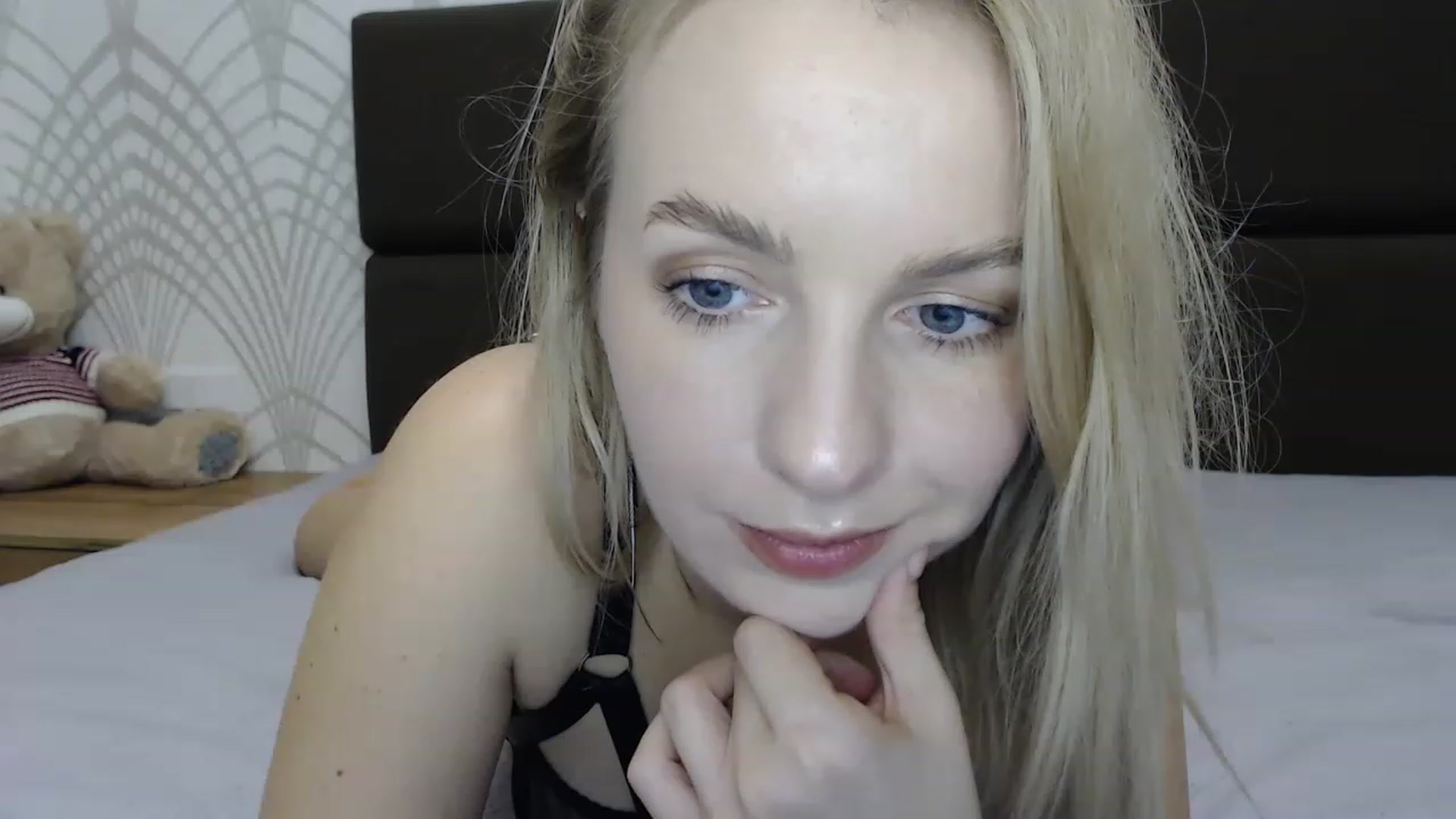Gallery image thumbnail from Amy_CuteBambi's myfreecams stream on, 03/06/2023, 18:05 image 13 of 20