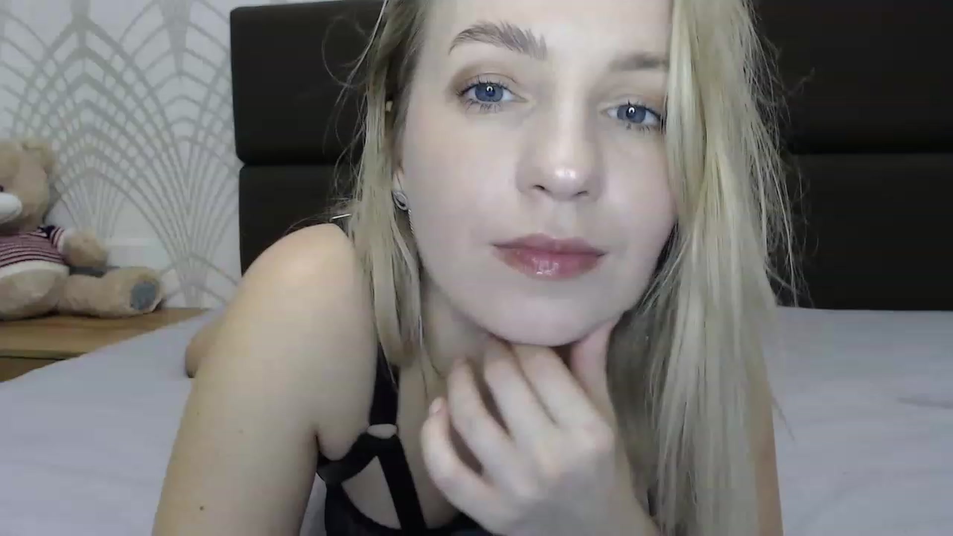 Gallery image thumbnail from Amy_CuteBambi's myfreecams stream on, 03/06/2023, 18:05 image 14 of 20