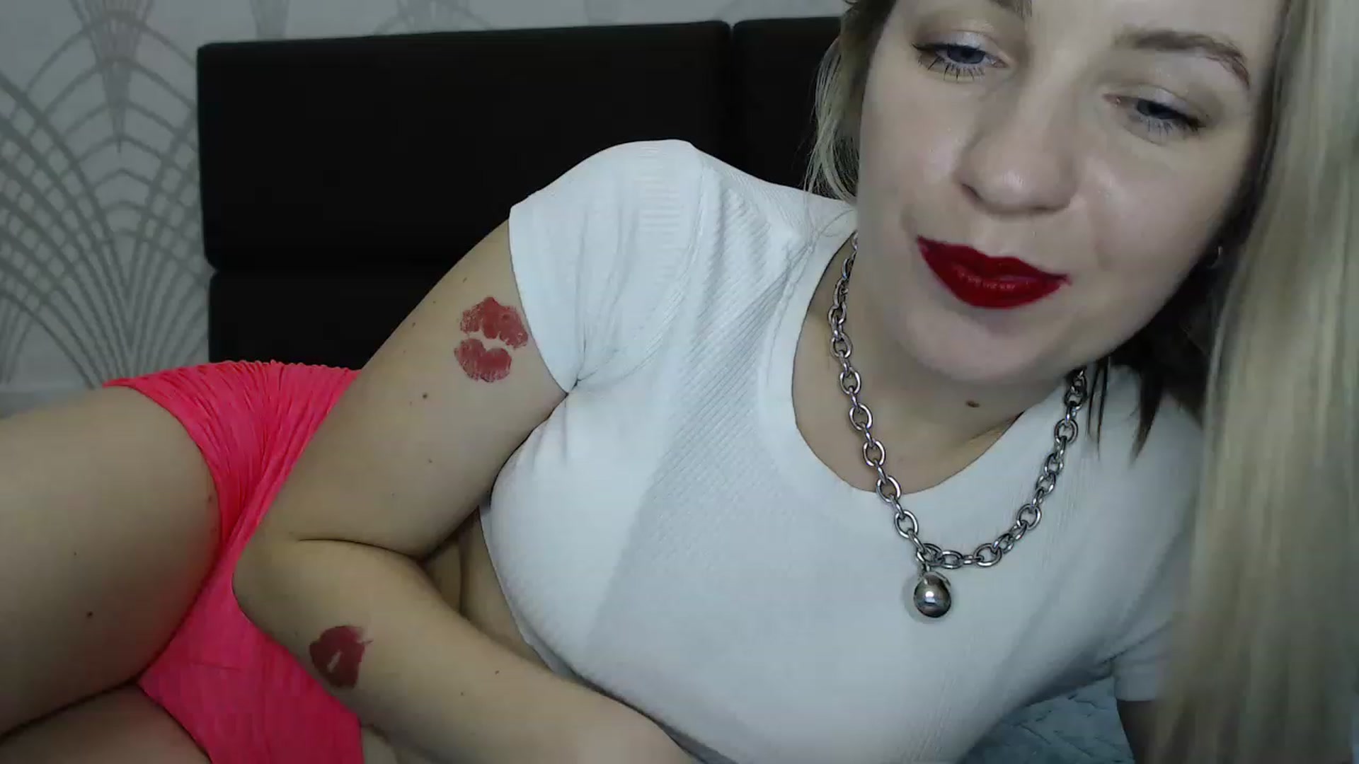 Gallery image thumbnail from Amy_CuteBambi's myfreecams stream on, 03/19/2023, 19:03 image 1 of 20
