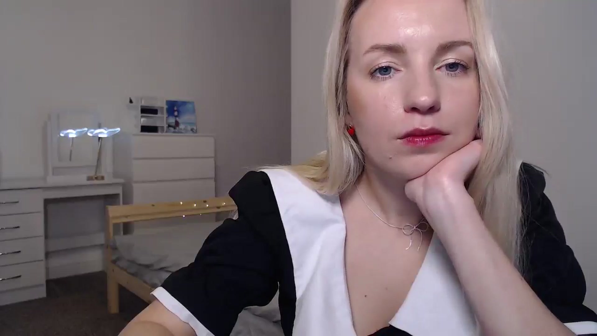 Gallery image thumbnail from Amy_CuteBambi's myfreecams stream on, 01/17/2025, 15:38 image 8 of 20