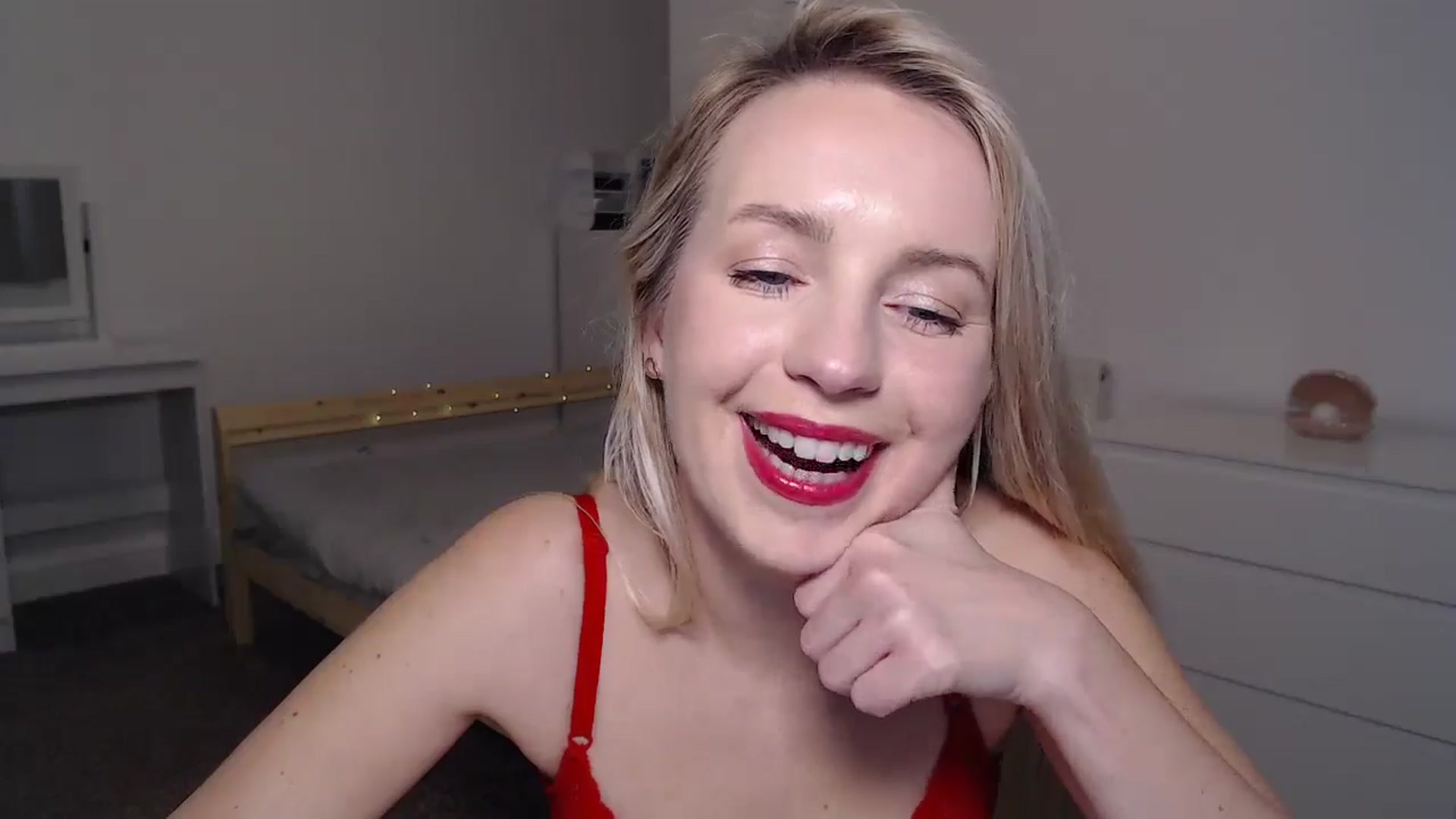 Gallery image thumbnail from Amy_CuteBambi's myfreecams stream on, 01/24/2025, 19:01 image 17 of 20