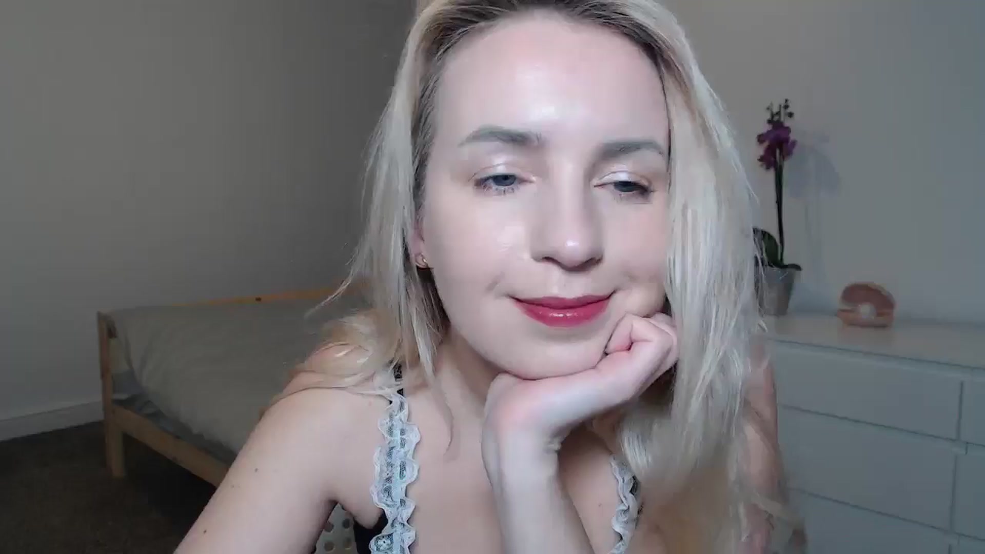 Gallery image thumbnail from Amy_CuteBambi's myfreecams stream on, 02/01/2025, 20:19 image 17 of 20