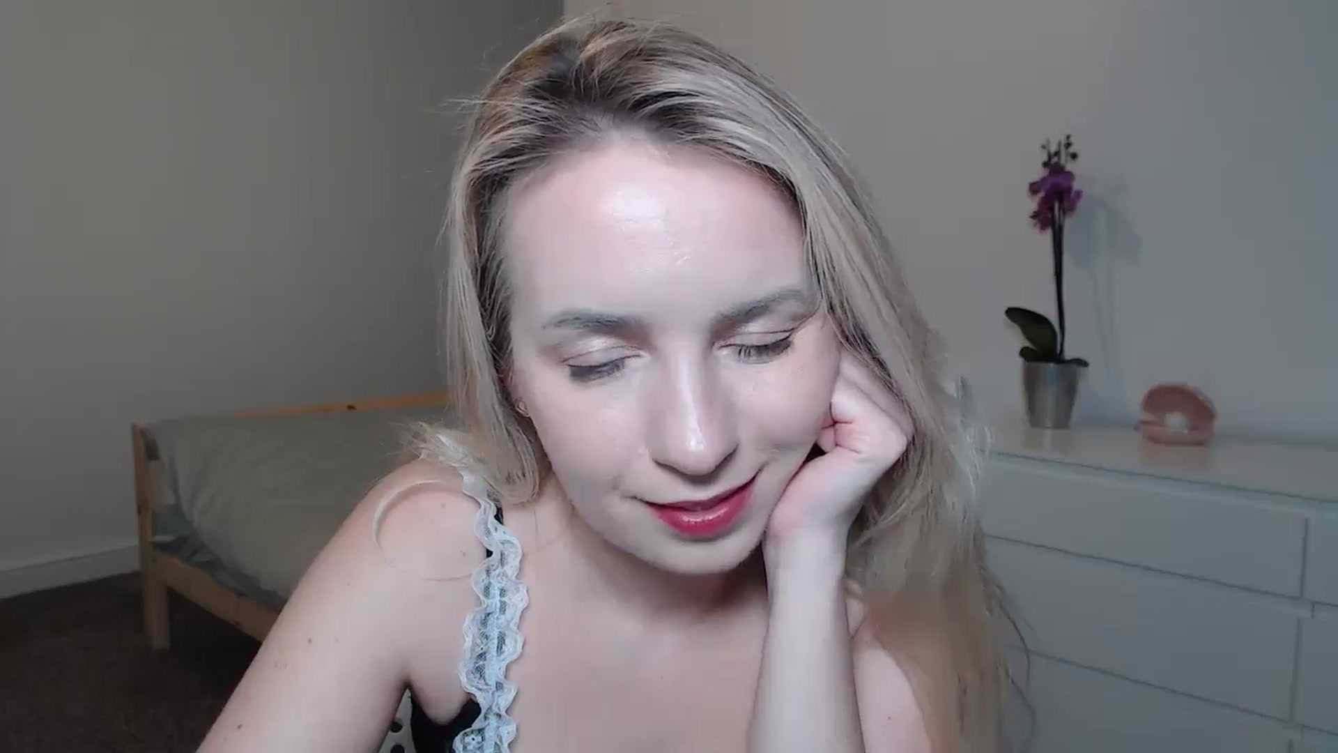 Gallery image thumbnail from Amy_CuteBambi's myfreecams stream on, 02/01/2025, 20:19 image 20 of 20