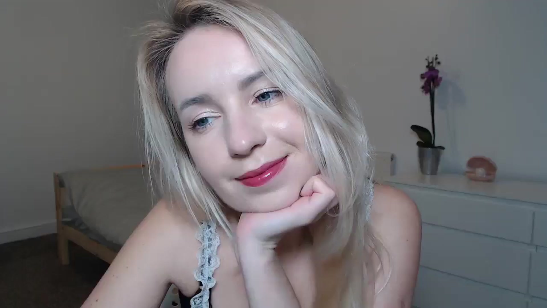 Gallery image thumbnail from Amy_CuteBambi's myfreecams stream on, 02/01/2025, 20:19 image 11 of 20