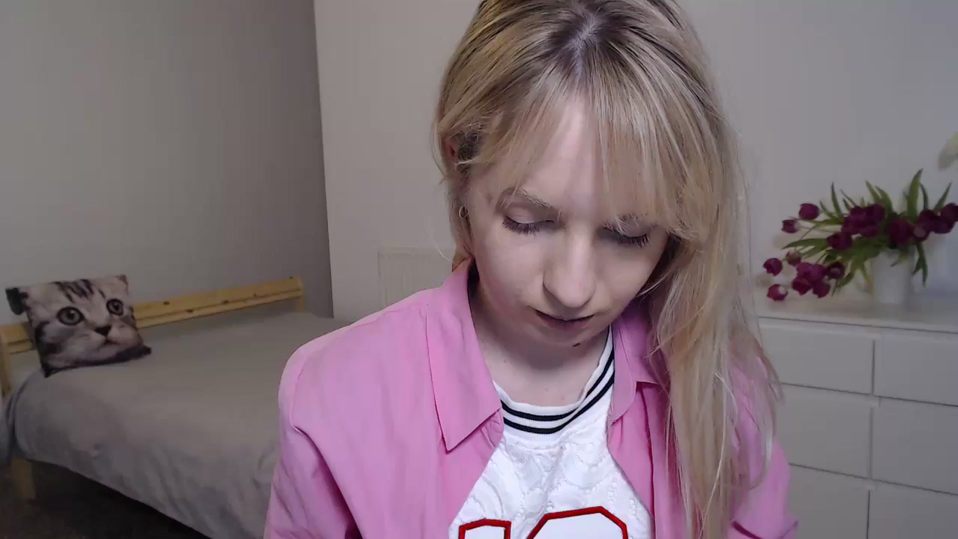 Gallery image thumbnail from Amy_CuteBambi's myfreecams stream on, 04/03/2025, 20:40 image 14 of 20