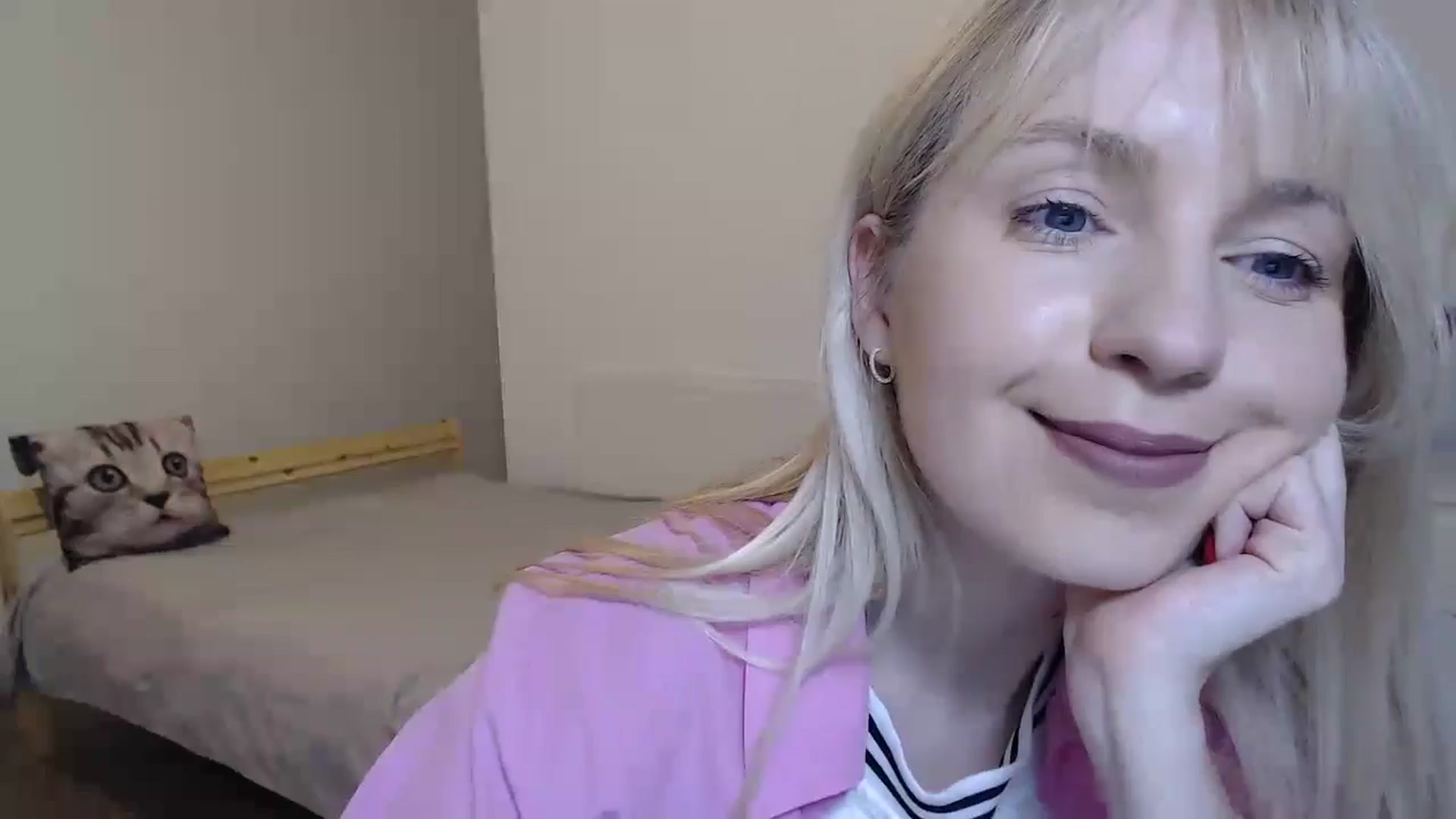 Gallery image thumbnail from Amy_CuteBambi's myfreecams stream on, 04/03/2025, 20:40 image 3 of 20