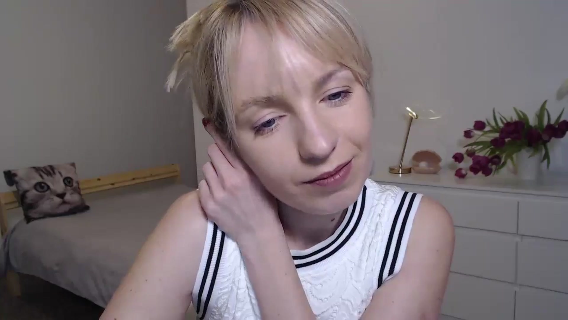 Gallery image thumbnail from Amy_CuteBambi's myfreecams stream on, 04/03/2025, 20:40 image 16 of 20
