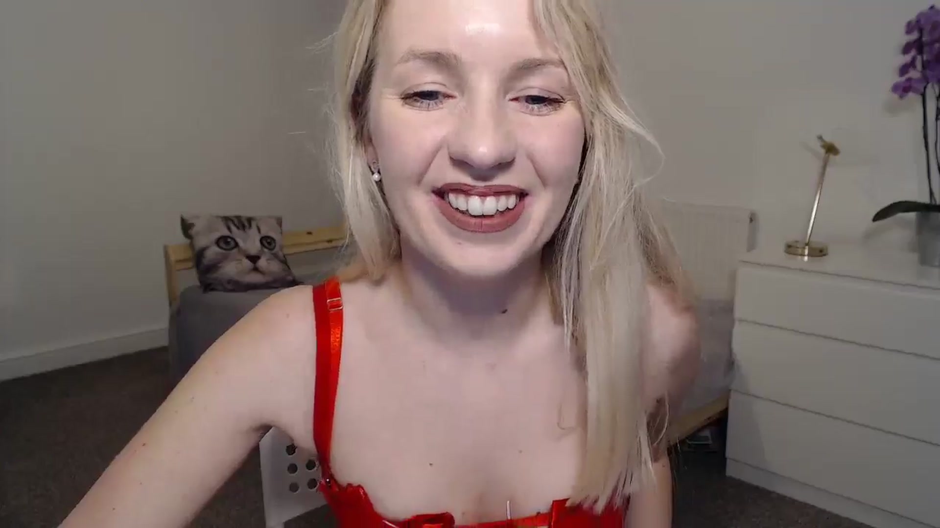 Gallery image thumbnail from Amy_CuteBambi's myfreecams stream on, 04/14/2025, 20:08 image 11 of 20