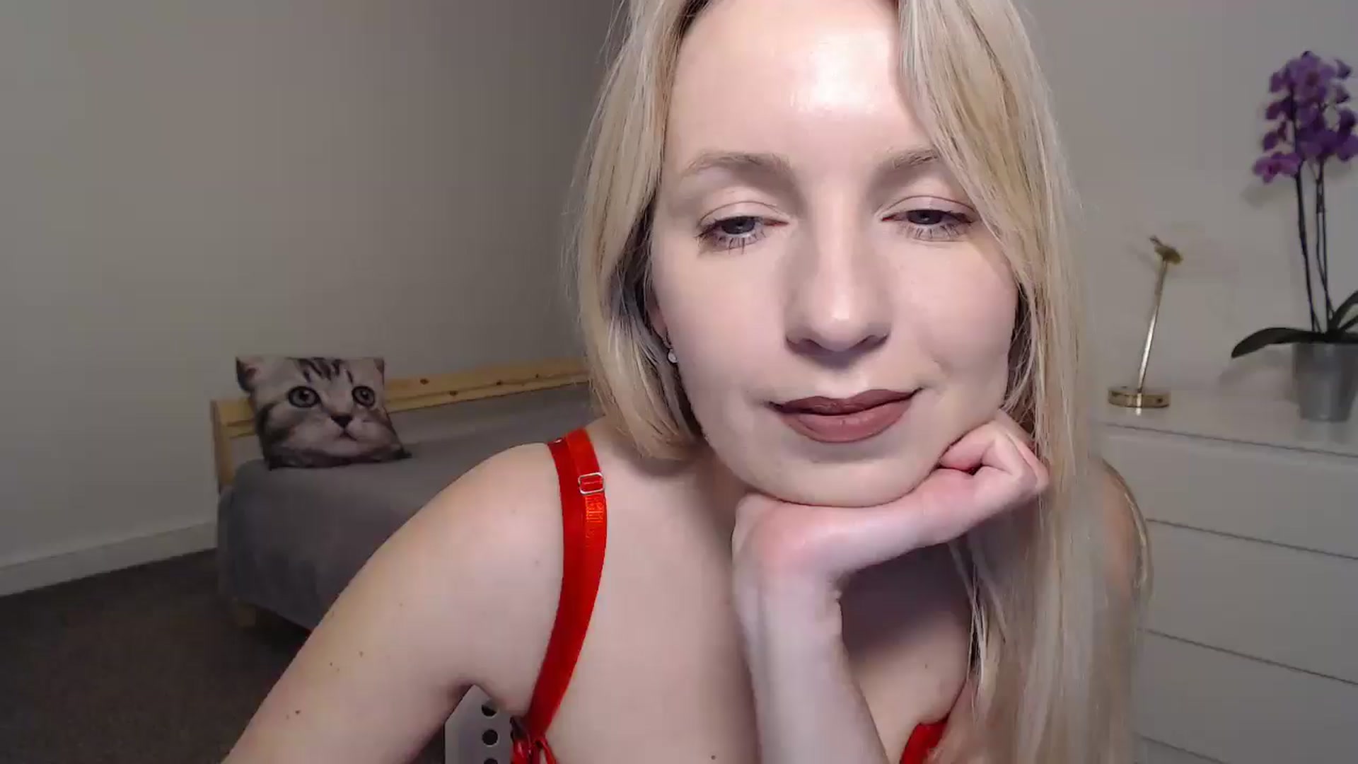 Gallery image thumbnail from Amy_CuteBambi's myfreecams stream on, 04/14/2025, 20:08 image 1 of 20