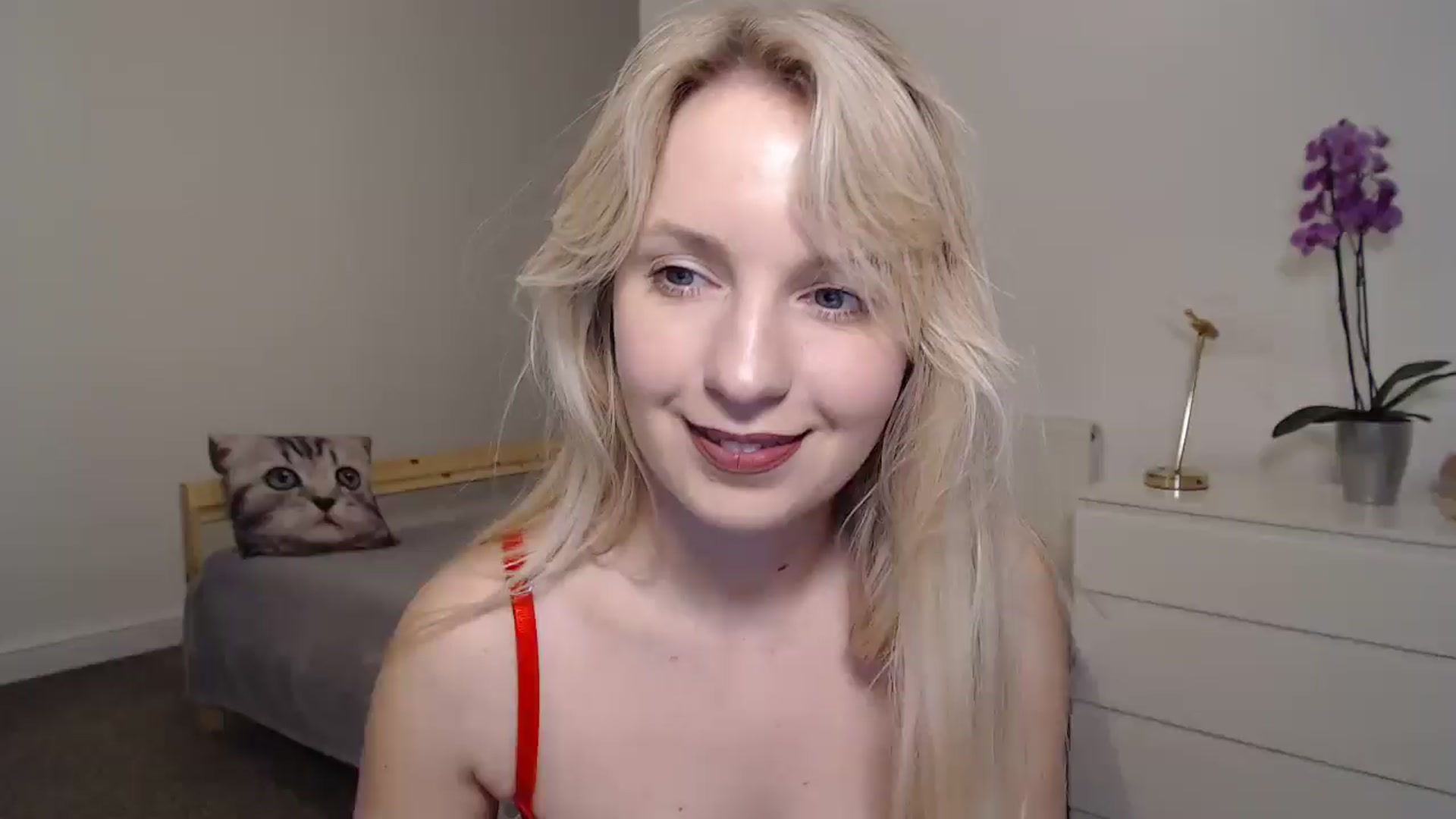 Gallery image thumbnail from Amy_CuteBambi's myfreecams stream on, 04/14/2025, 20:08 image 16 of 20
