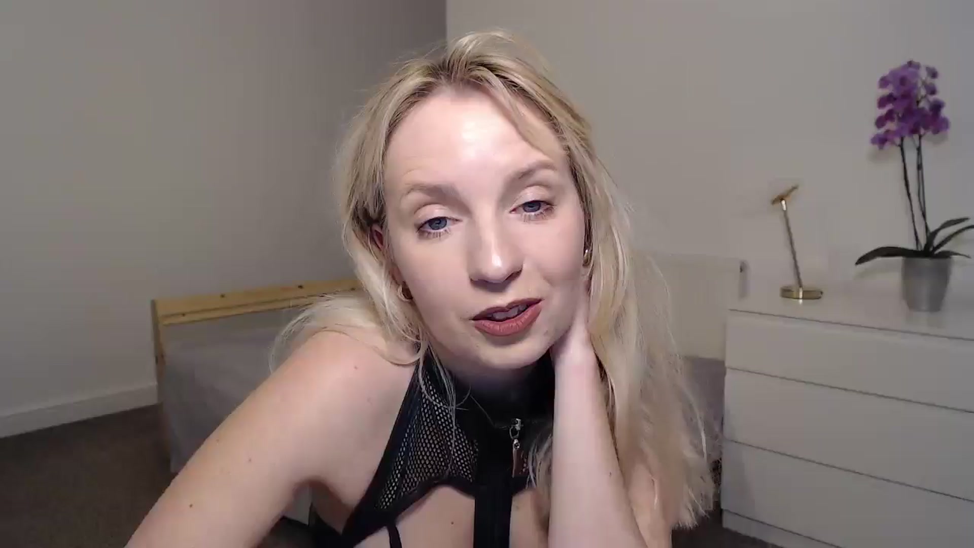Gallery image thumbnail from Amy_CuteBambi's myfreecams stream on, 04/17/2025, 20:07 image 12 of 20