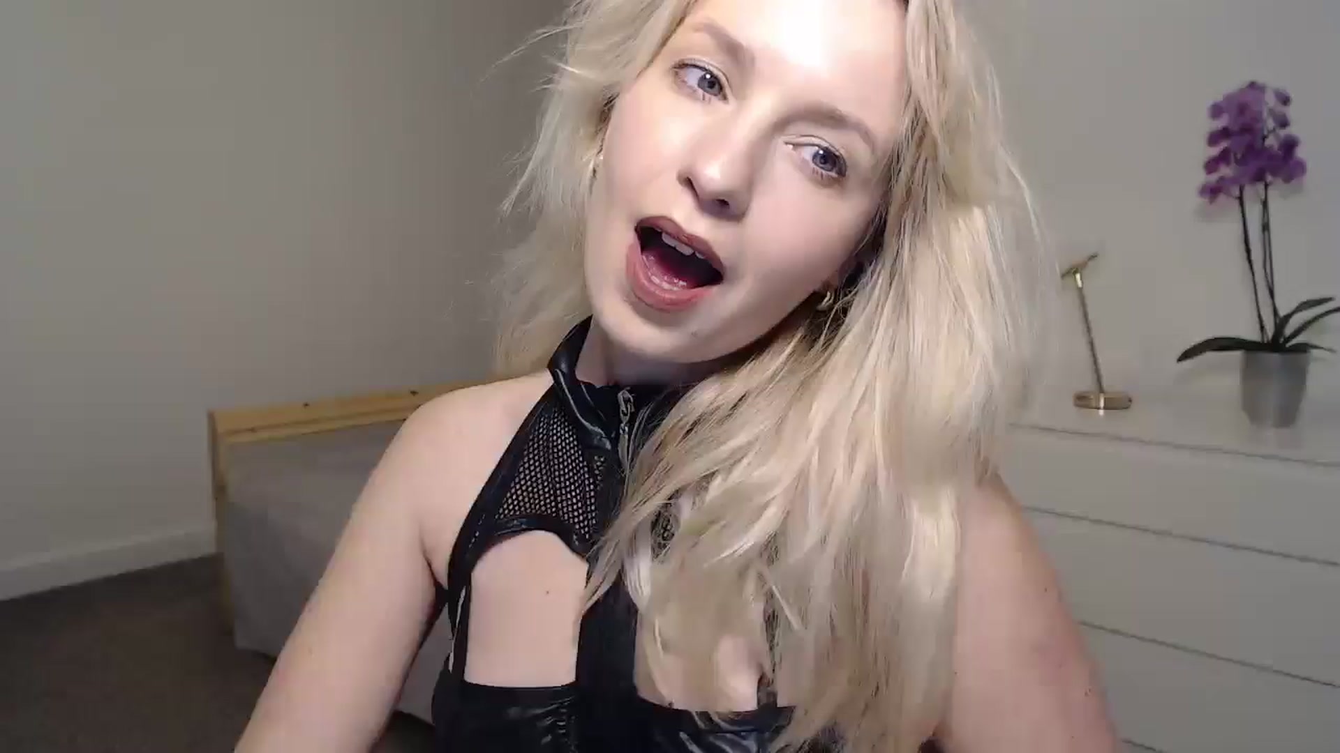 Gallery image thumbnail from Amy_CuteBambi's myfreecams stream on, 04/17/2025, 20:07 image 3 of 20