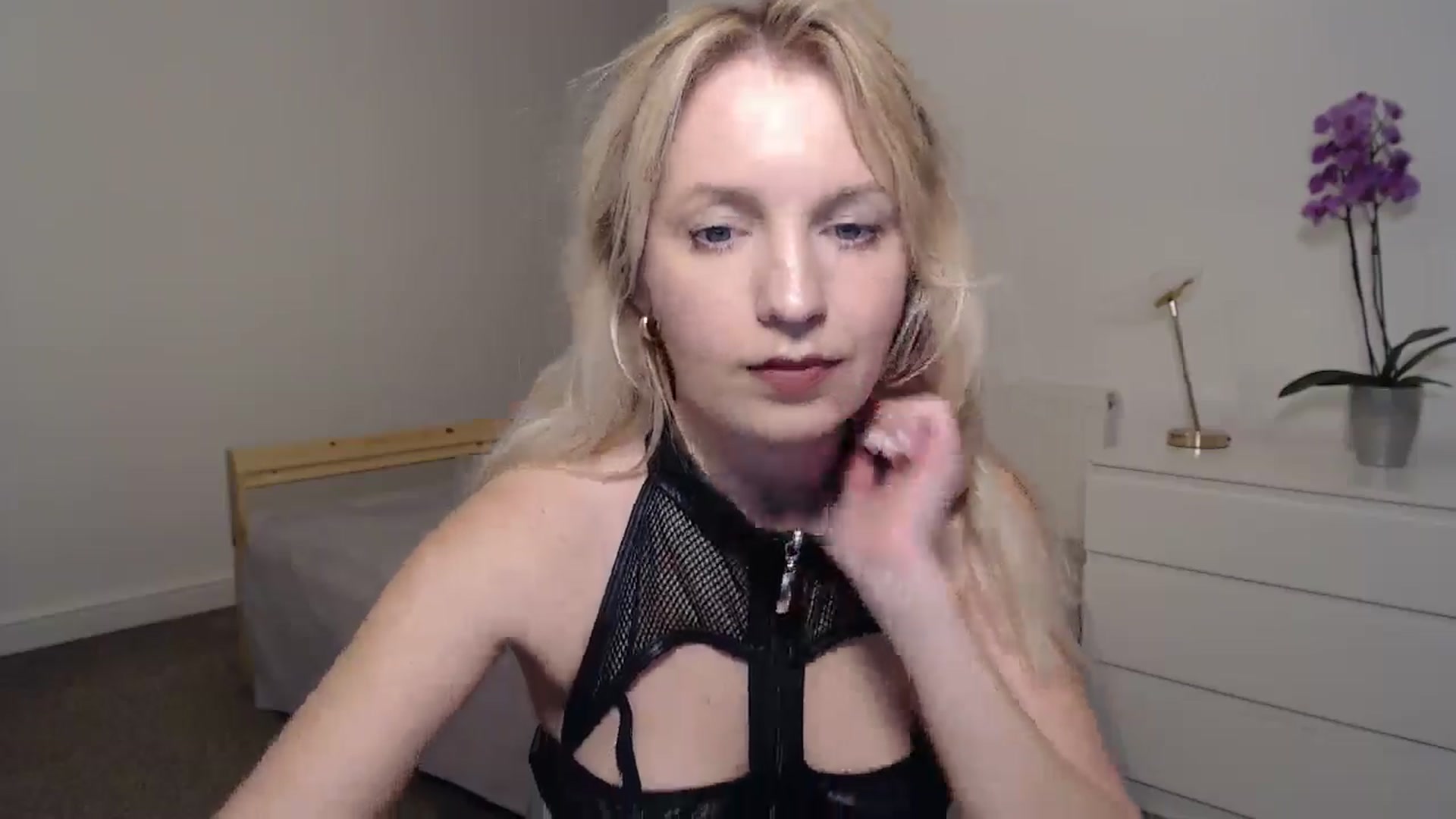 Gallery image thumbnail from Amy_CuteBambi's myfreecams stream on, 04/17/2025, 20:07 image 14 of 20