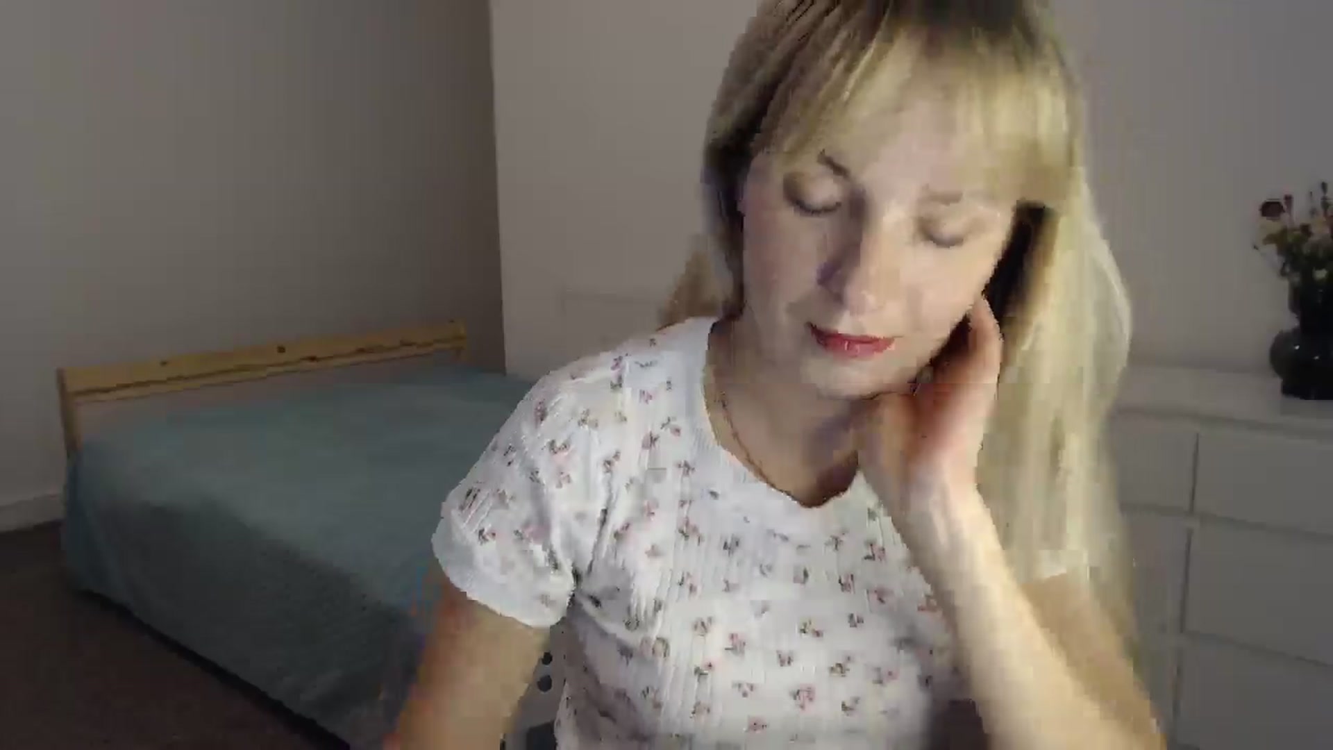 Gallery image thumbnail from Amy_CuteBambi's myfreecams stream on, 07/05/2025, 18:55 image 19 of 20