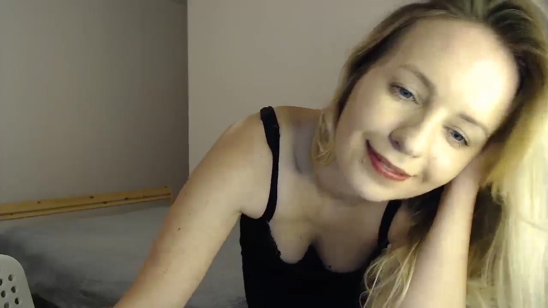 Gallery image thumbnail from Amy_CuteBambi's myfreecams stream on, 11/04/2025, 15:48 image 16 of 20