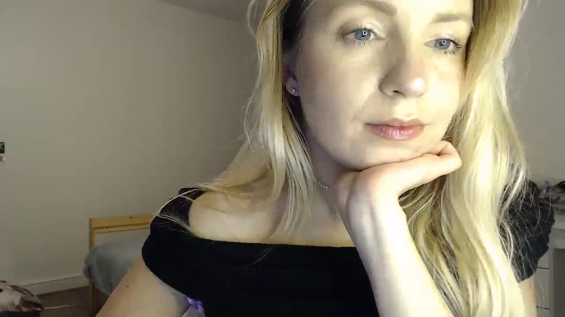 Gallery image thumbnail from Amy_CuteBambi's myfreecams stream on, 11/23/2025, 18:30 image 5 of 20