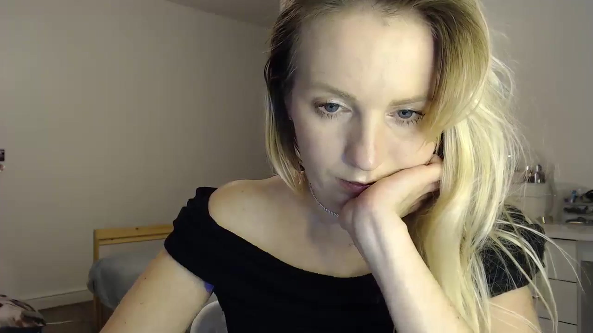 Gallery image thumbnail from Amy_CuteBambi's myfreecams stream on, 11/23/2025, 18:30 image 6 of 20