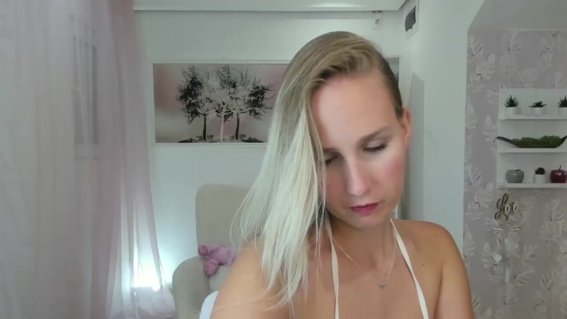 Gallery image thumbnail from Amy_Rea18's myfreecams stream on, 08/06/2023, 20:18 image 19 of 20