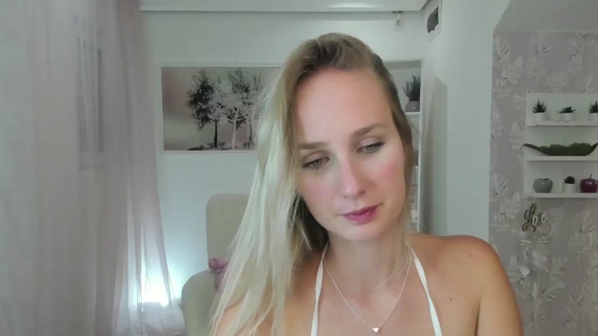 Gallery image thumbnail from Amy_Rea18's myfreecams stream on, 08/06/2023, 20:18 image 9 of 20