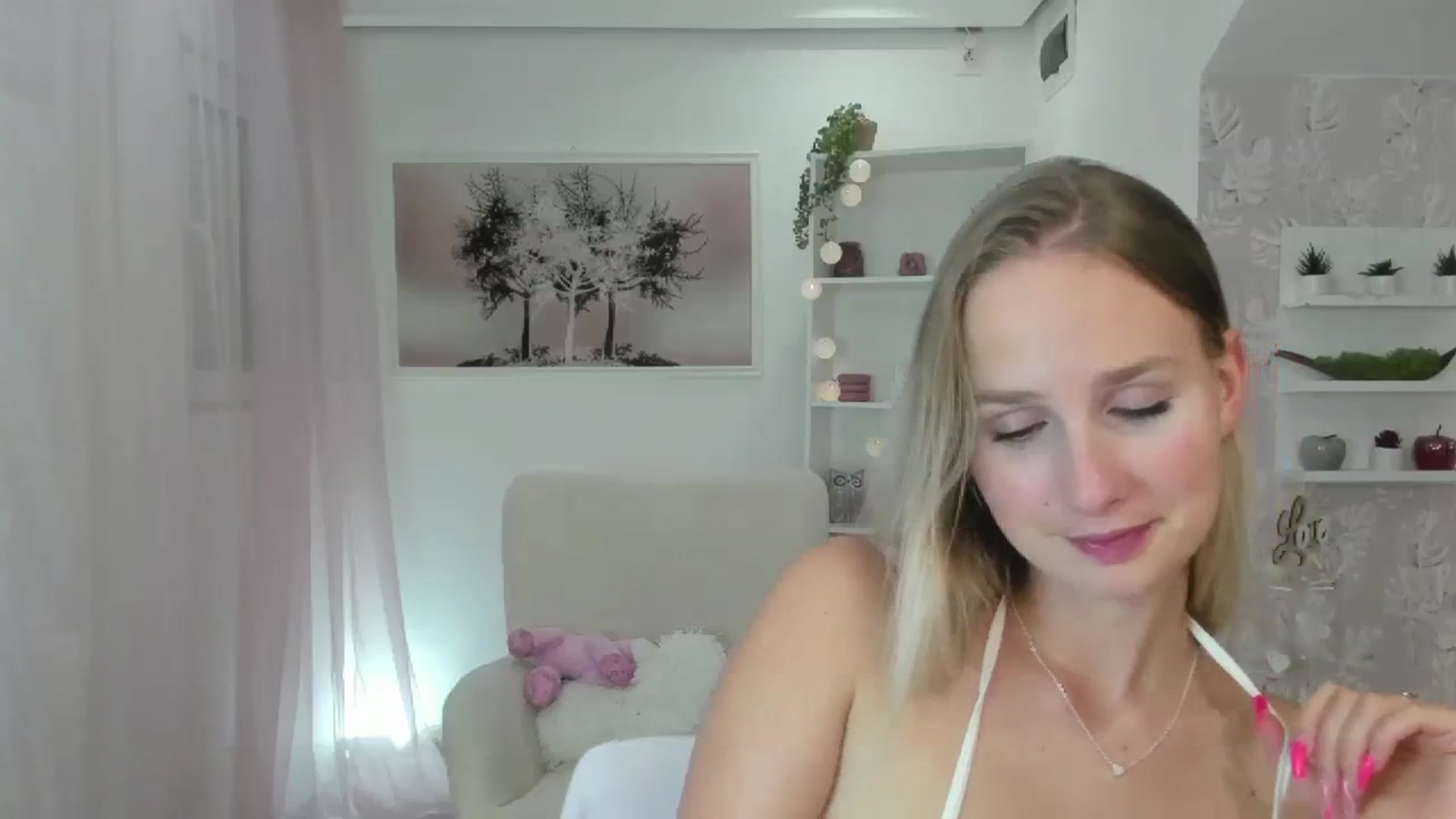 Gallery image thumbnail from Amy_Rea18's myfreecams stream on, 08/06/2023, 20:18 image 16 of 20