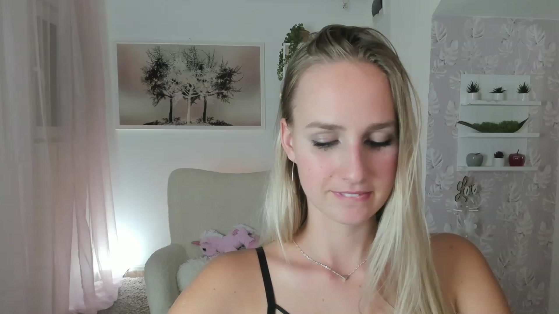 Gallery image thumbnail from Amy_Rea18's myfreecams stream on, 08/07/2023, 21:33 image 9 of 20