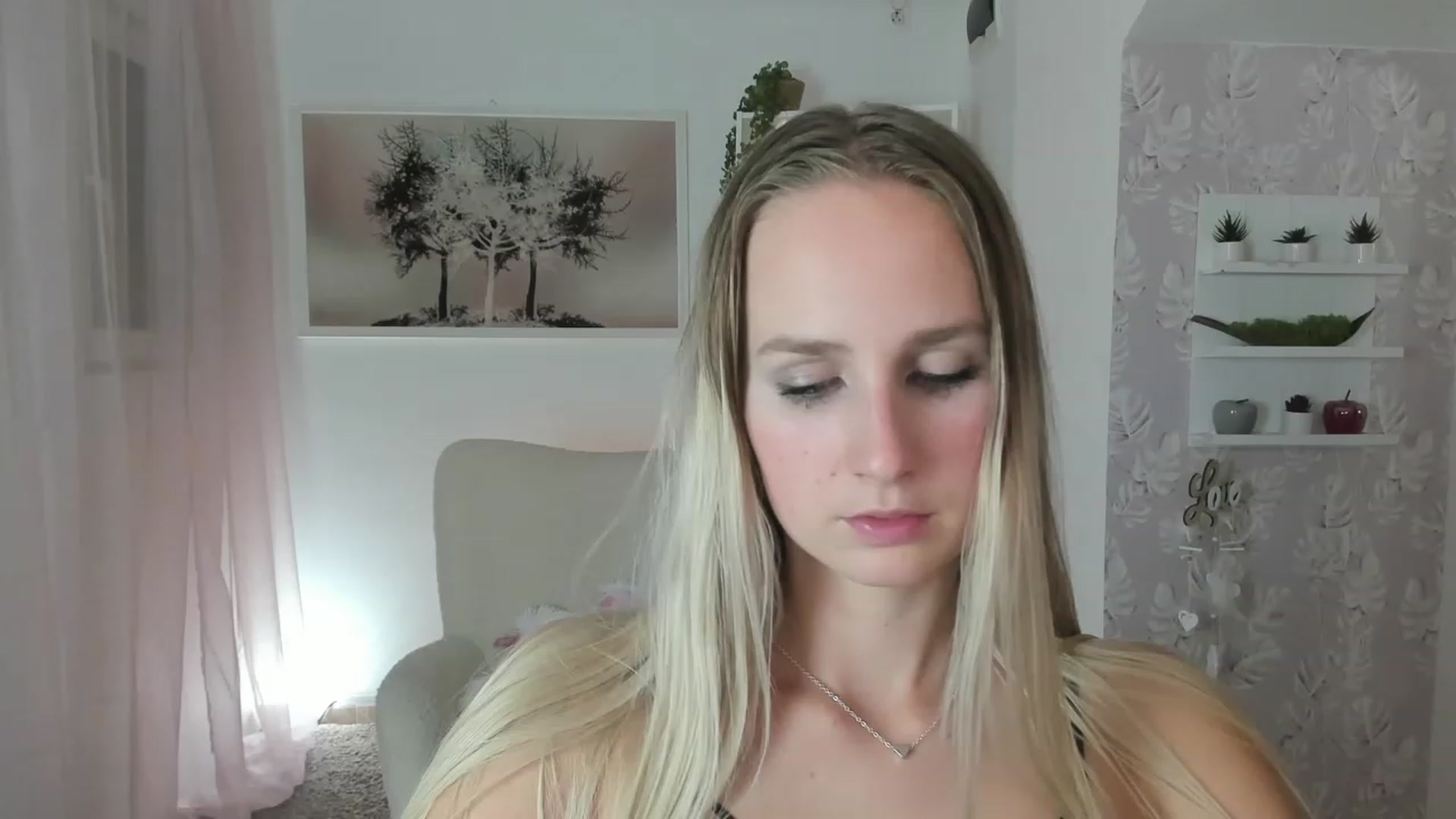 Gallery image thumbnail from Amy_Rea18's myfreecams stream on, 08/07/2023, 21:33 image 16 of 20