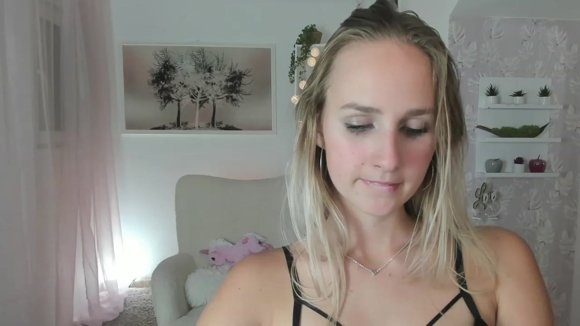 Gallery image thumbnail from Amy_Rea18's myfreecams stream on, 08/07/2023, 21:33 image 1 of 20