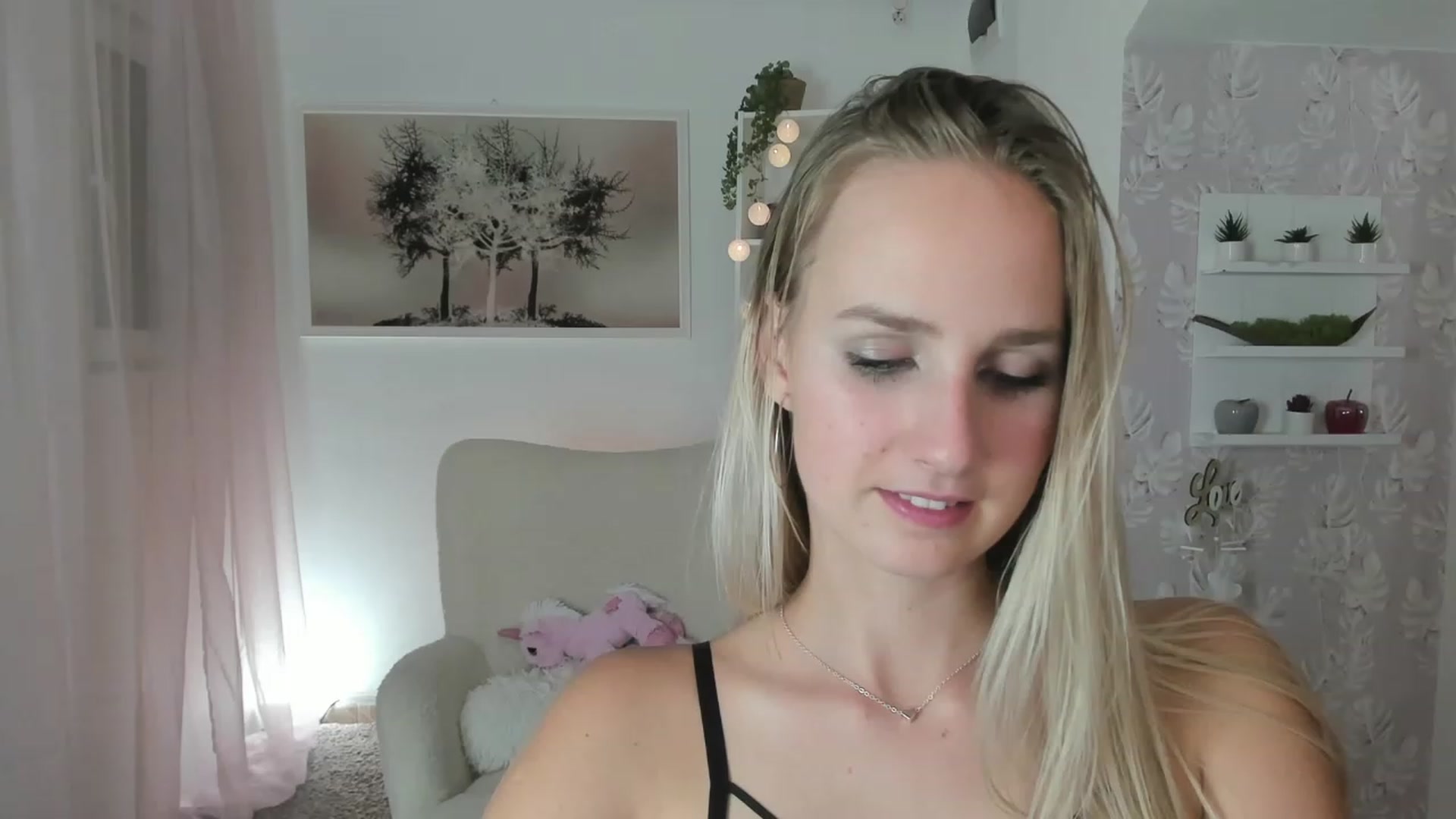 Gallery image thumbnail from Amy_Rea18's myfreecams stream on, 08/07/2023, 21:33 image 8 of 20