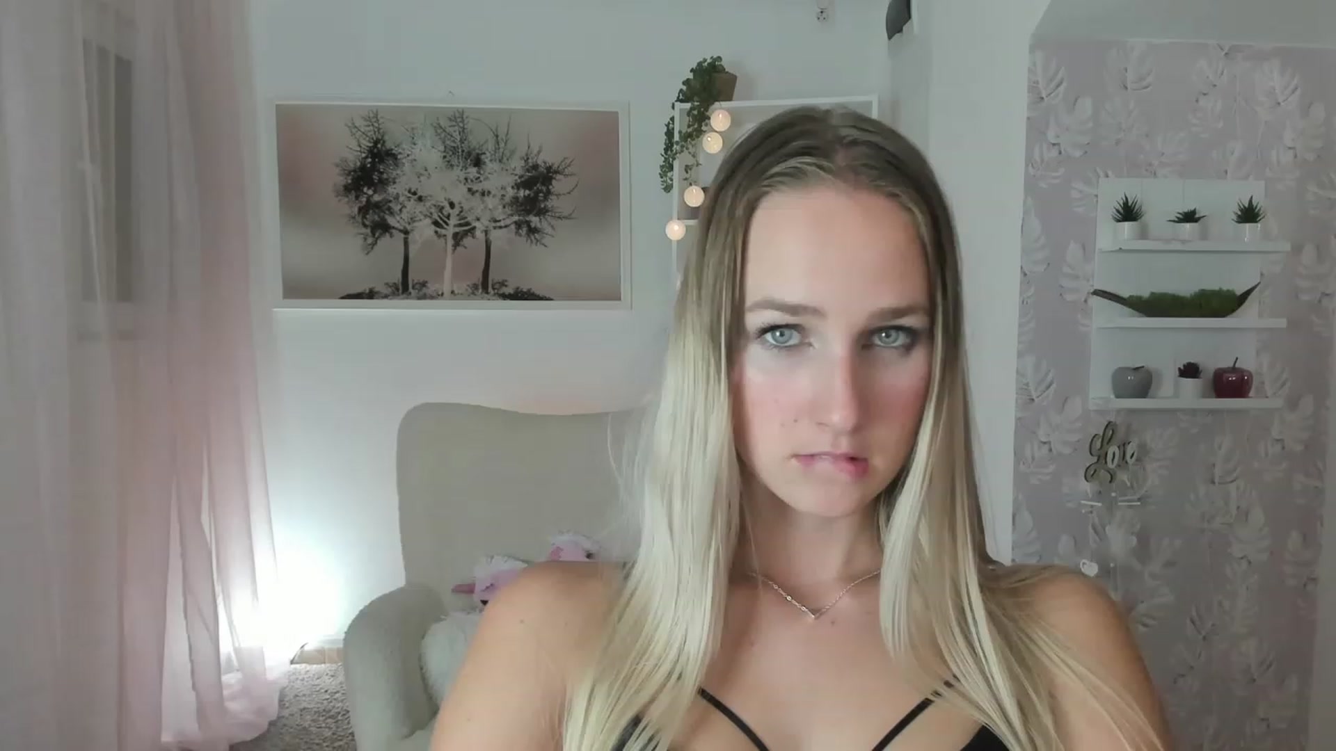 Gallery image thumbnail from Amy_Rea18's myfreecams stream on, 08/07/2023, 21:33 image 18 of 20
