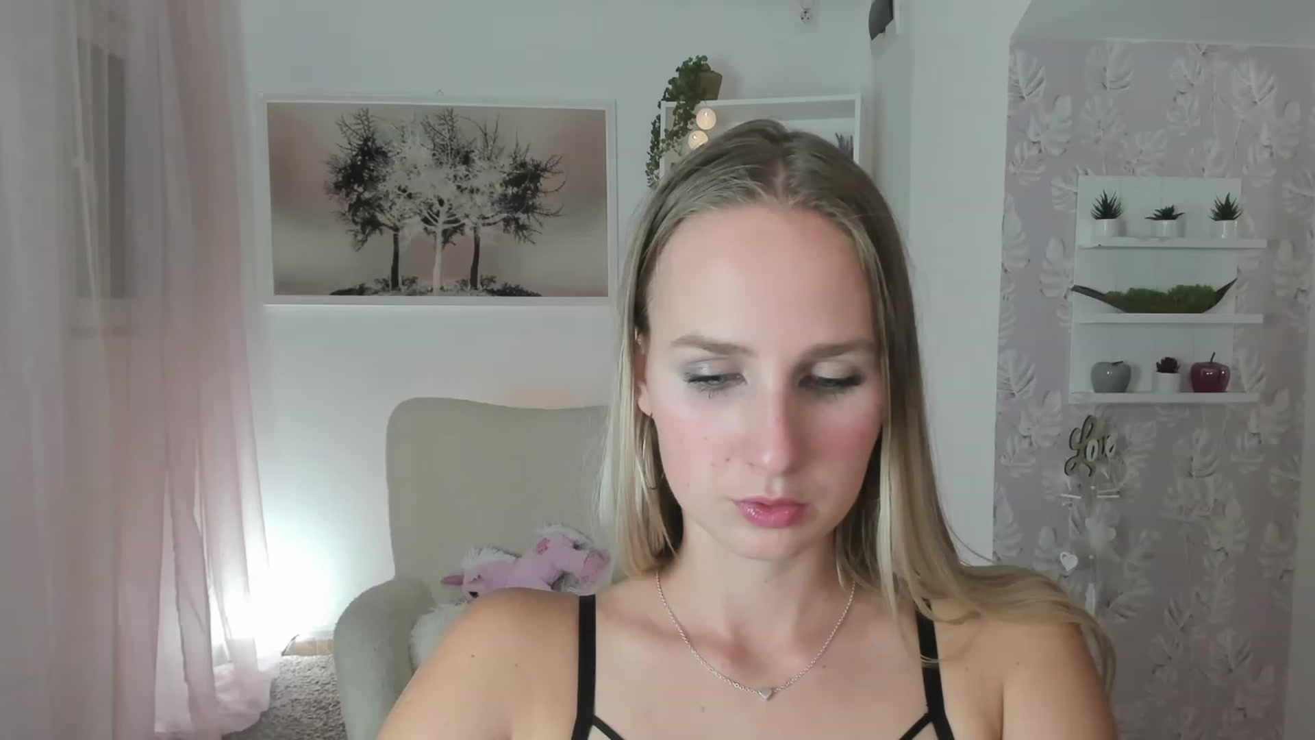 Gallery image thumbnail from Amy_Rea18's myfreecams stream on, 08/07/2023, 21:56 image 16 of 20