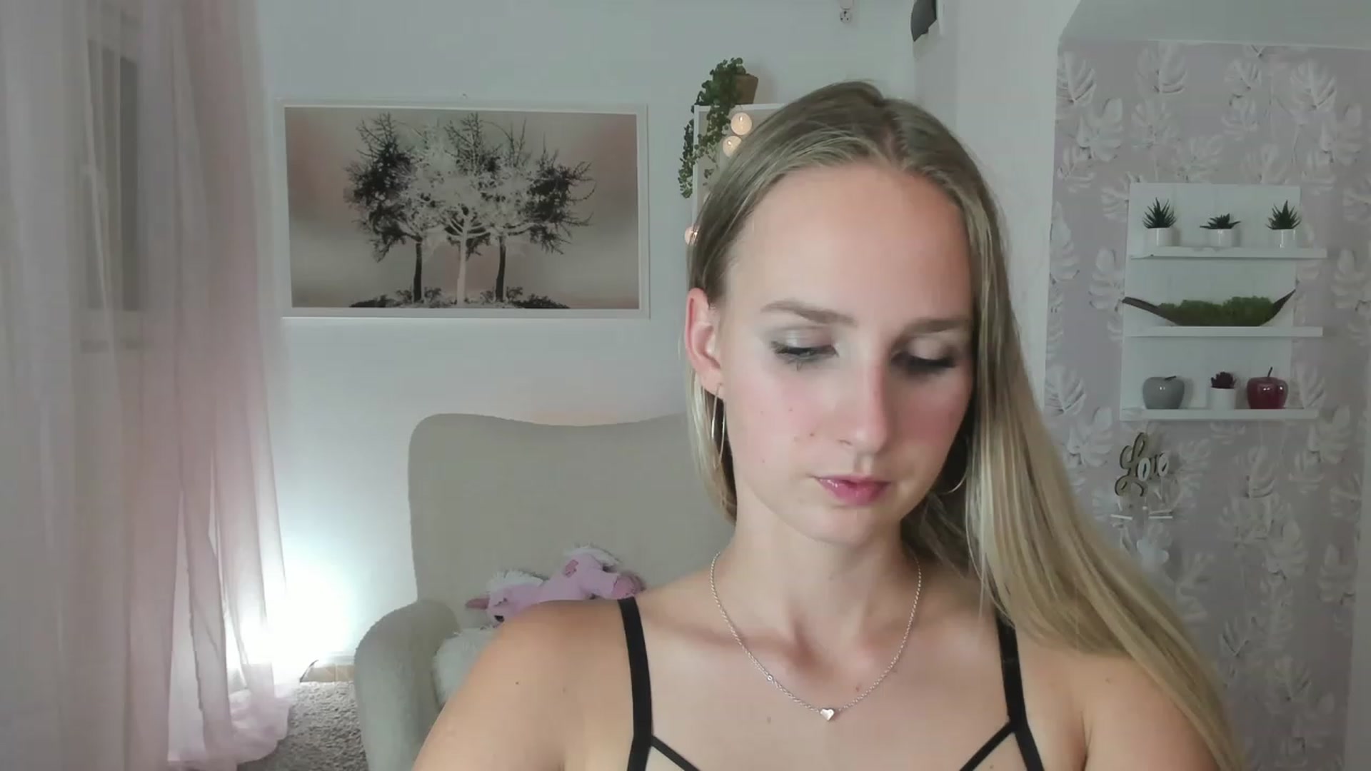 Gallery image thumbnail from Amy_Rea18's myfreecams stream on, 08/07/2023, 21:56 image 14 of 20