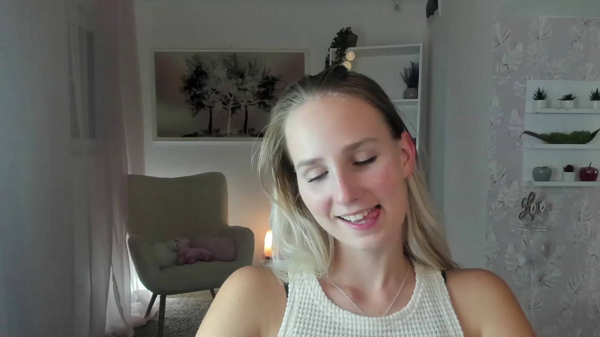 Gallery image thumbnail from Amy_Rea18's myfreecams stream on, 08/08/2023, 19:30 image 9 of 20