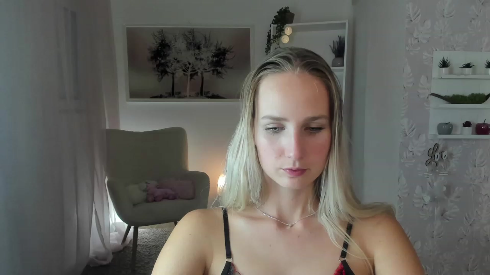 Gallery image thumbnail from Amy_Rea18's myfreecams stream on, 08/08/2023, 19:30 image 17 of 20