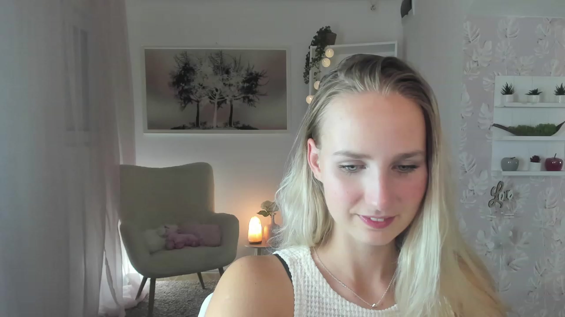 Gallery image thumbnail from Amy_Rea18's myfreecams stream on, 08/08/2023, 19:30 image 3 of 20
