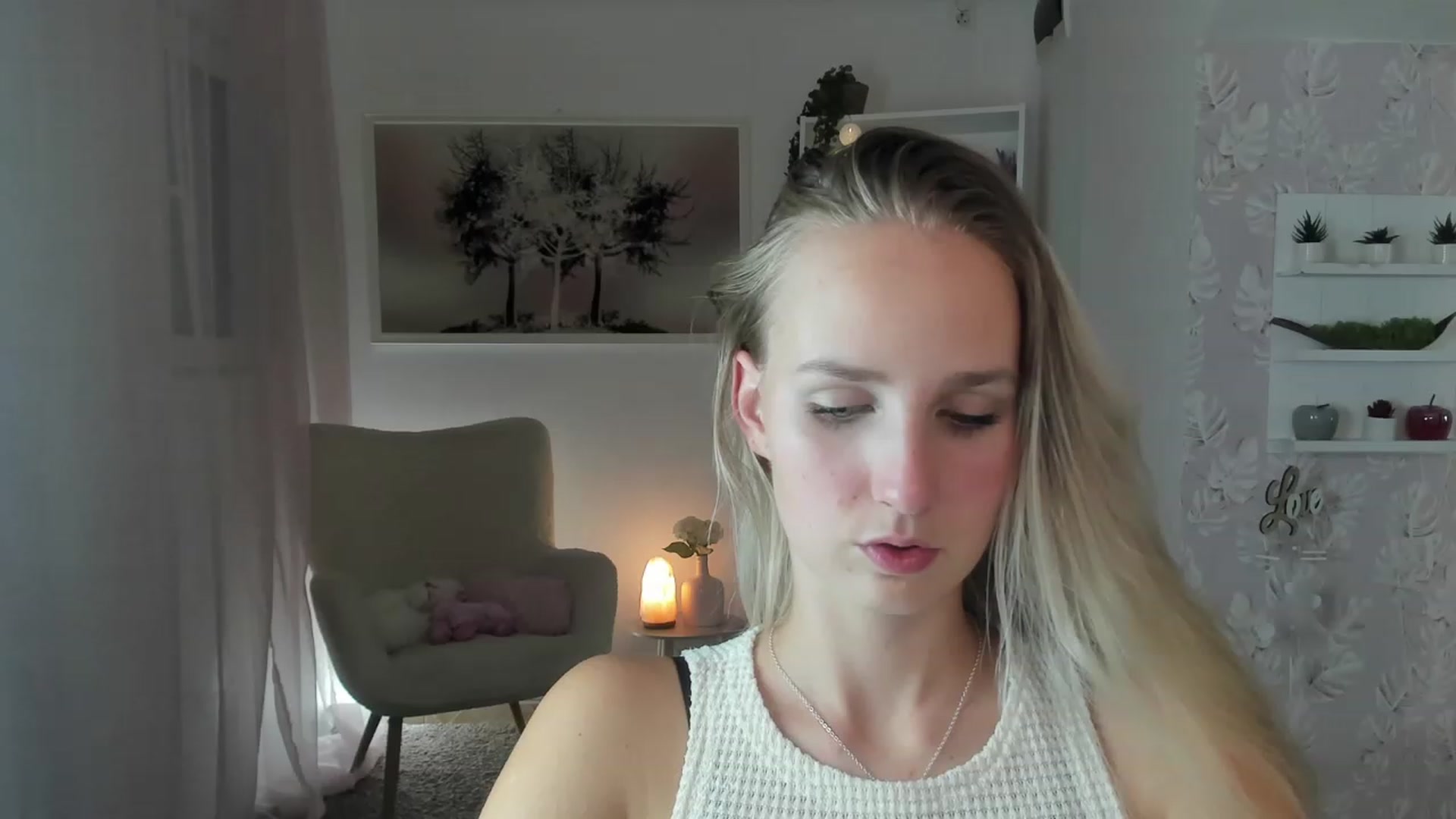 Gallery image thumbnail from Amy_Rea18's myfreecams stream on, 08/08/2023, 19:30 image 8 of 20