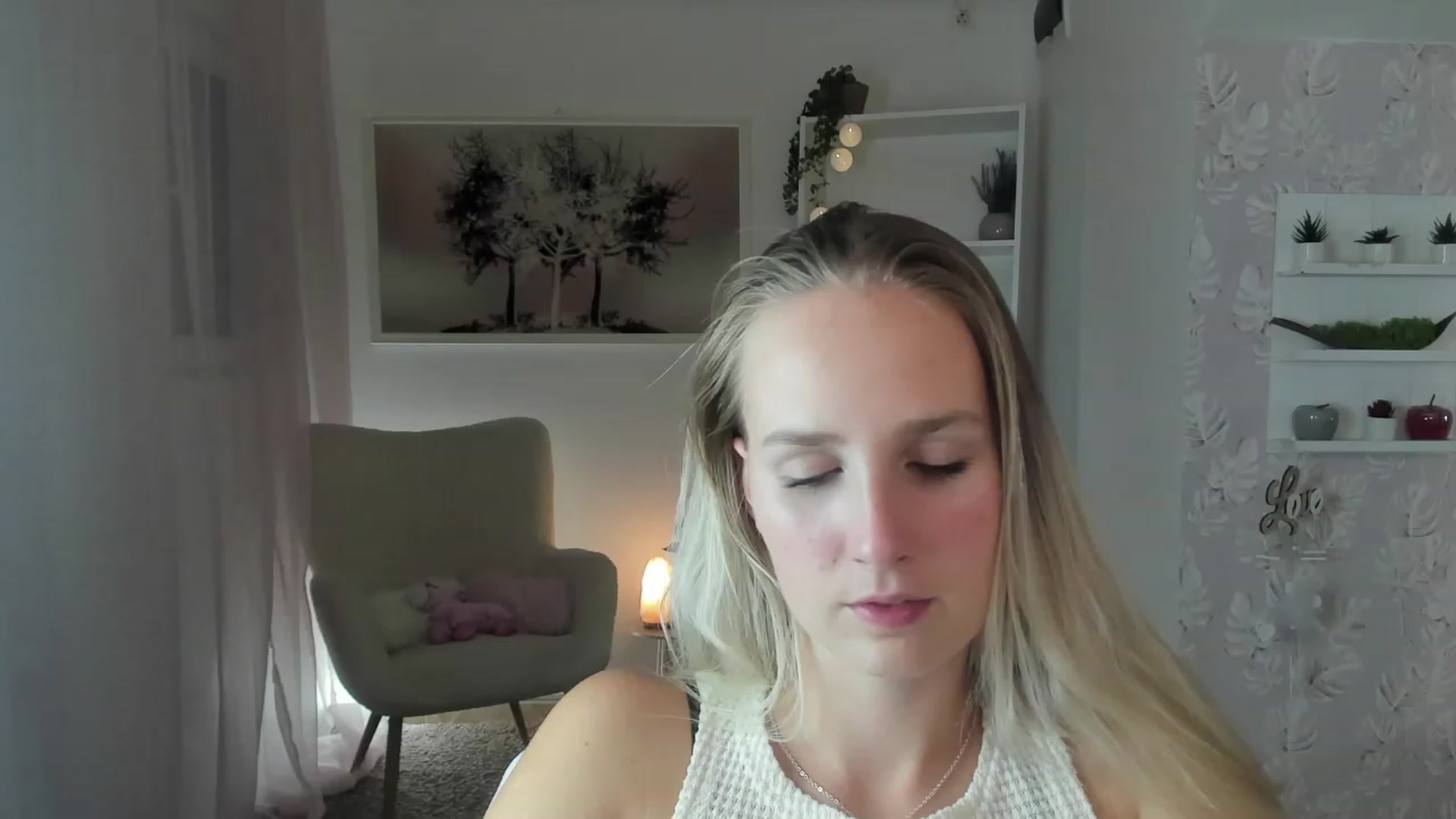 Gallery image thumbnail from Amy_Rea18's myfreecams stream on, 08/08/2023, 19:30 image 11 of 20