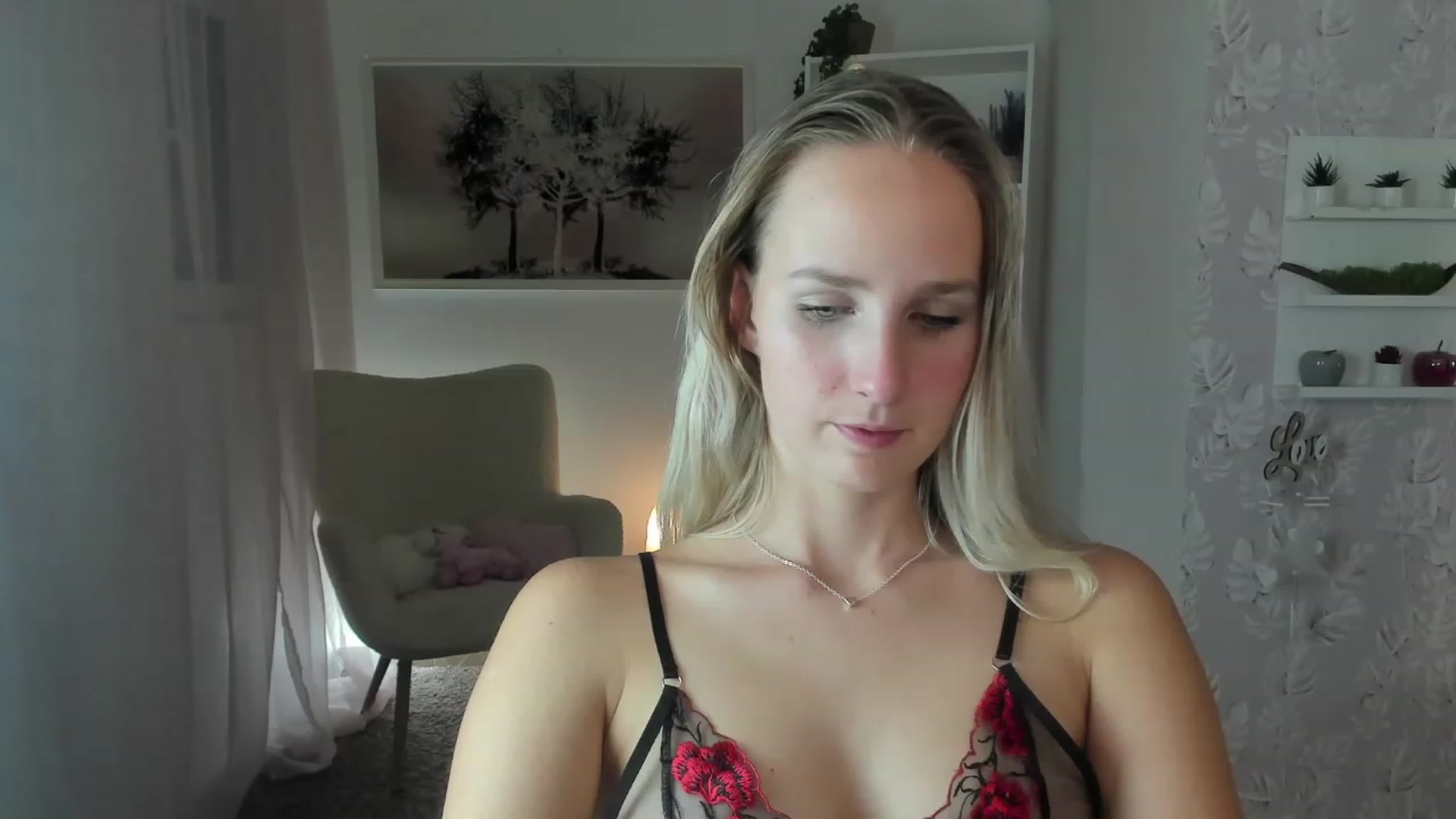 Gallery image thumbnail from Amy_Rea18's myfreecams stream on, 08/08/2023, 19:30 image 14 of 20
