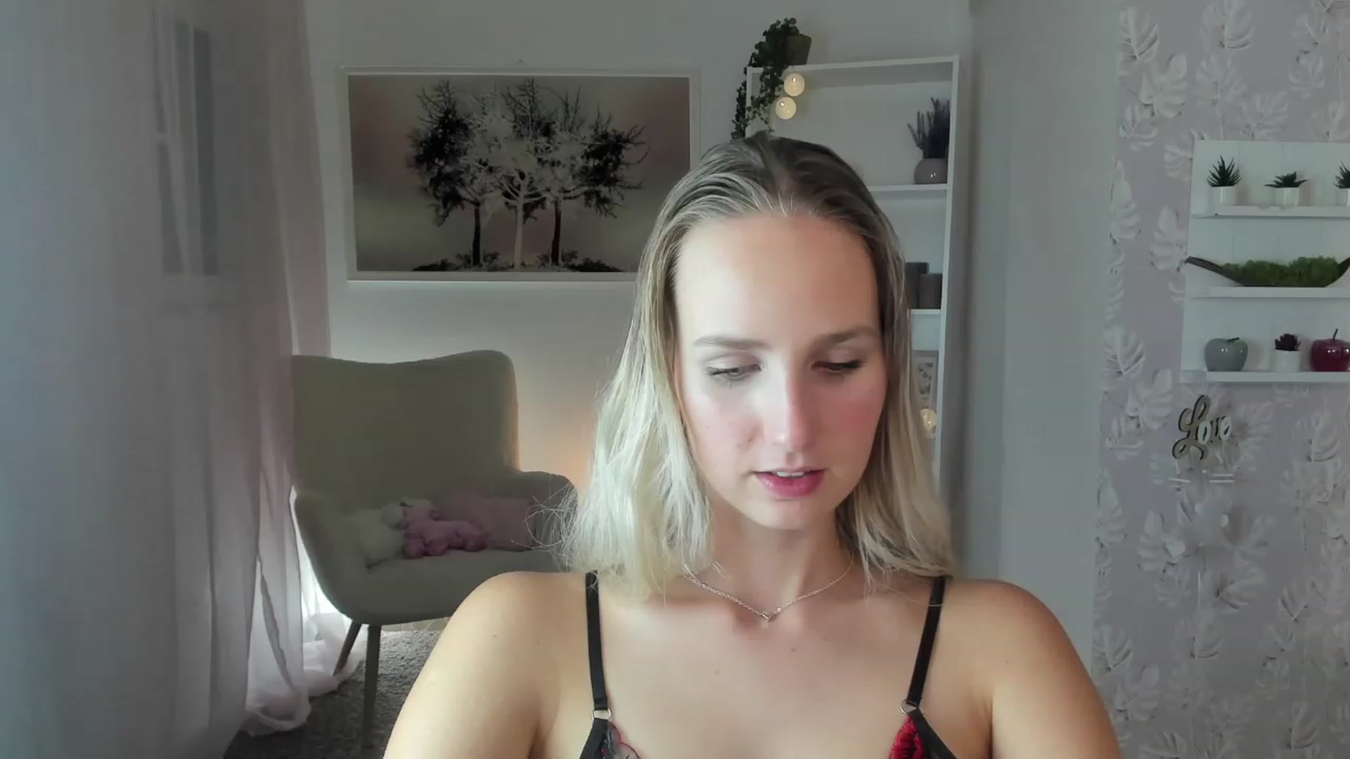 Gallery image thumbnail from Amy_Rea18's myfreecams stream on, 08/08/2023, 19:30 image 18 of 20