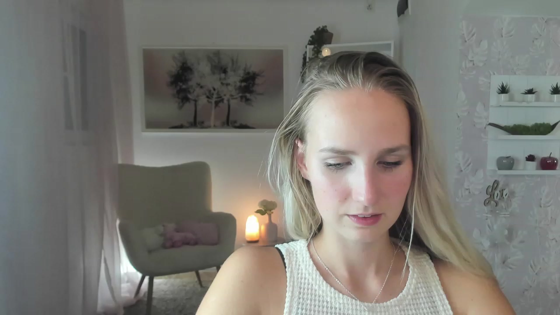 Gallery image thumbnail from Amy_Rea18's myfreecams stream on, 08/08/2023, 19:30 image 2 of 20