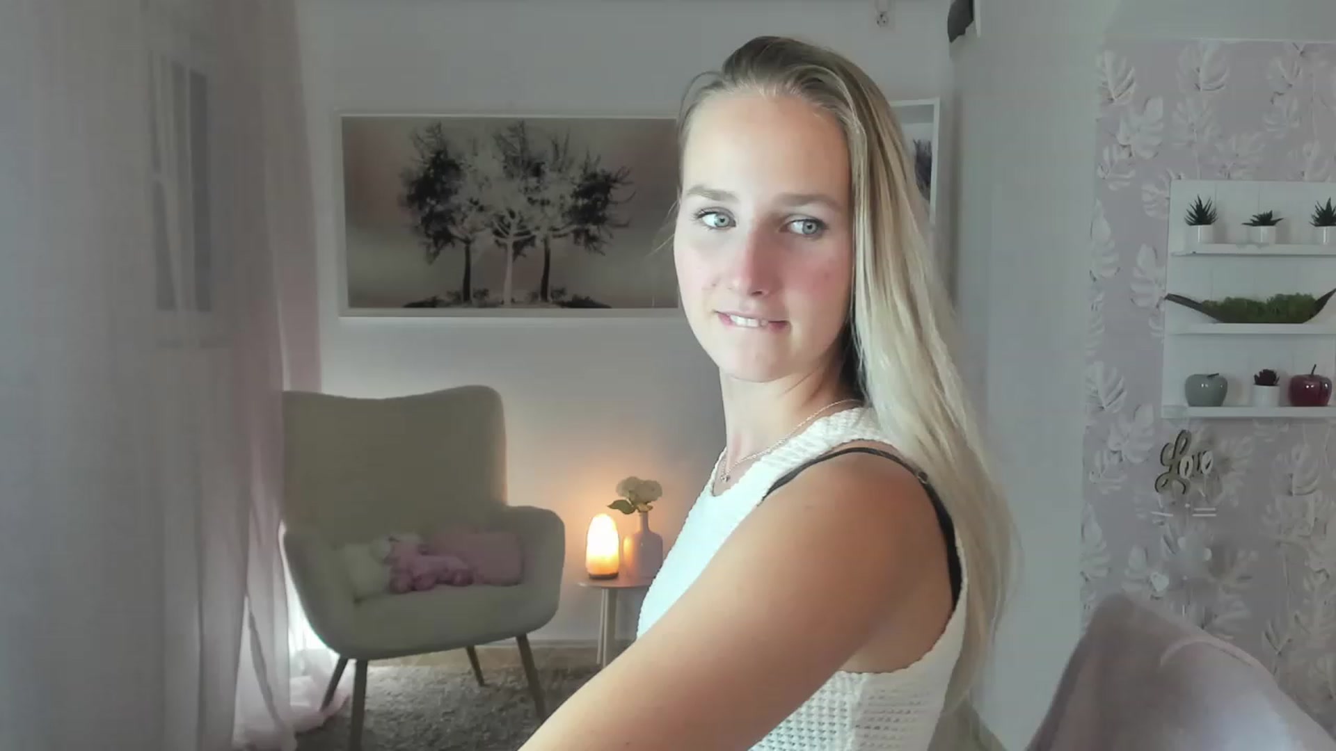 Gallery image thumbnail from Amy_Rea18's myfreecams stream on, 08/08/2023, 19:30 image 5 of 20