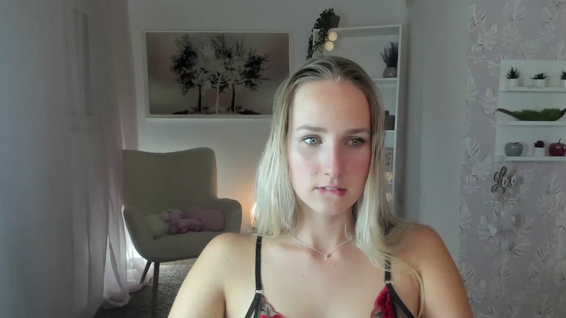 Gallery image thumbnail from Amy_Rea18's myfreecams stream on, 08/08/2023, 19:30 image 16 of 20