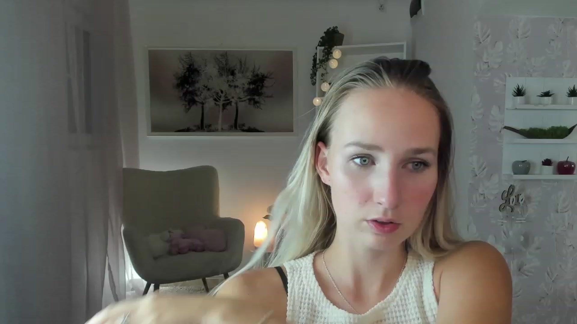 Gallery image thumbnail from Amy_Rea18's myfreecams stream on, 08/08/2023, 19:30 image 10 of 20