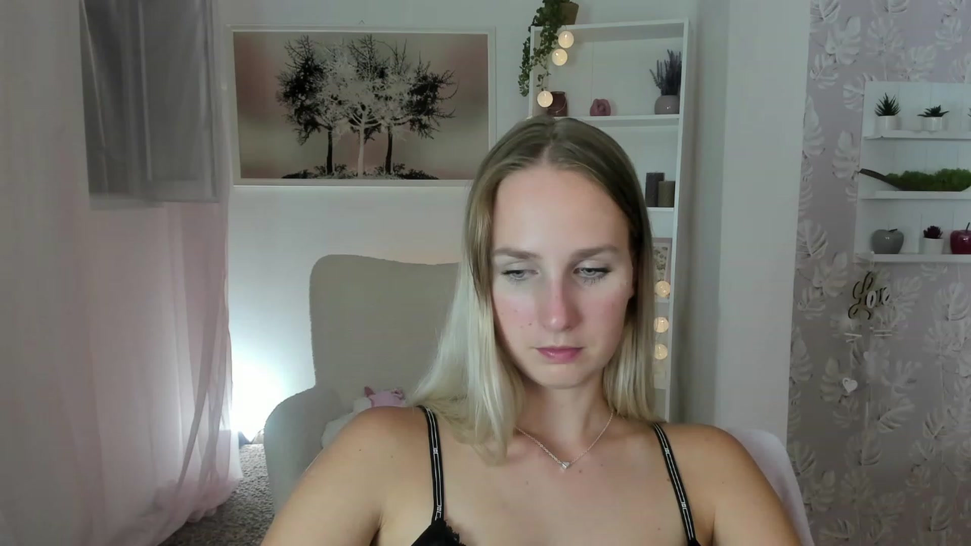 Gallery image thumbnail from Amy_Rea18's myfreecams stream on, 08/09/2023, 21:59 image 5 of 20