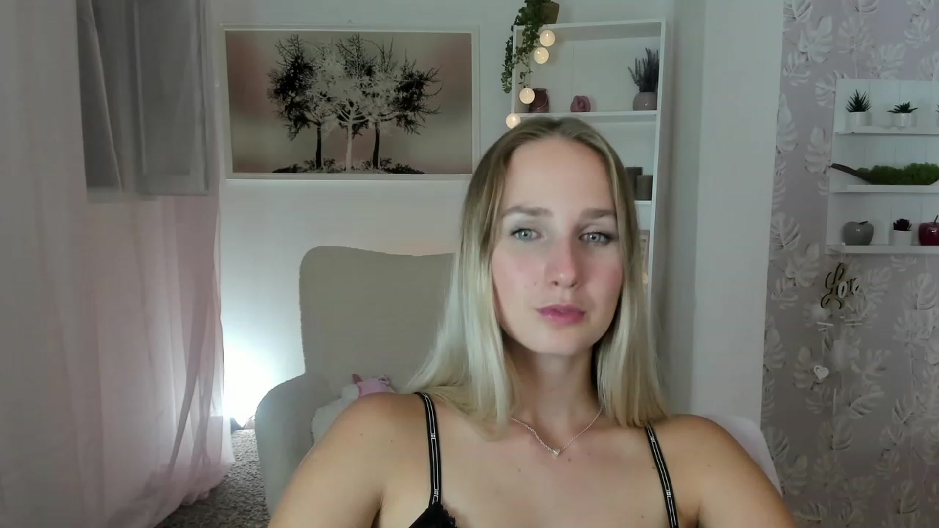 Gallery image thumbnail from Amy_Rea18's myfreecams stream on, 08/09/2023, 21:59 image 6 of 20