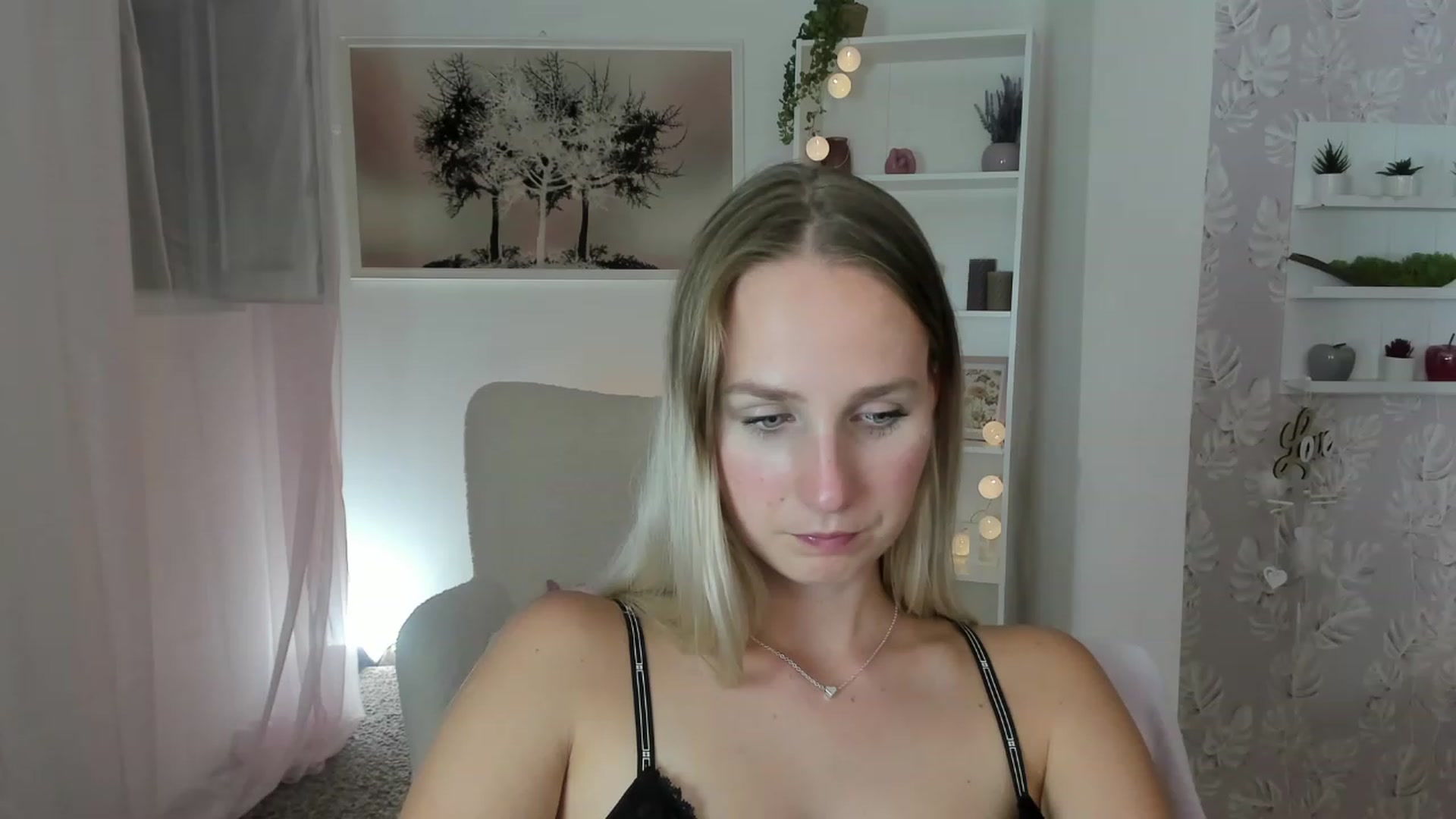 Gallery image thumbnail from Amy_Rea18's myfreecams stream on, 08/09/2023, 21:59 image 3 of 20