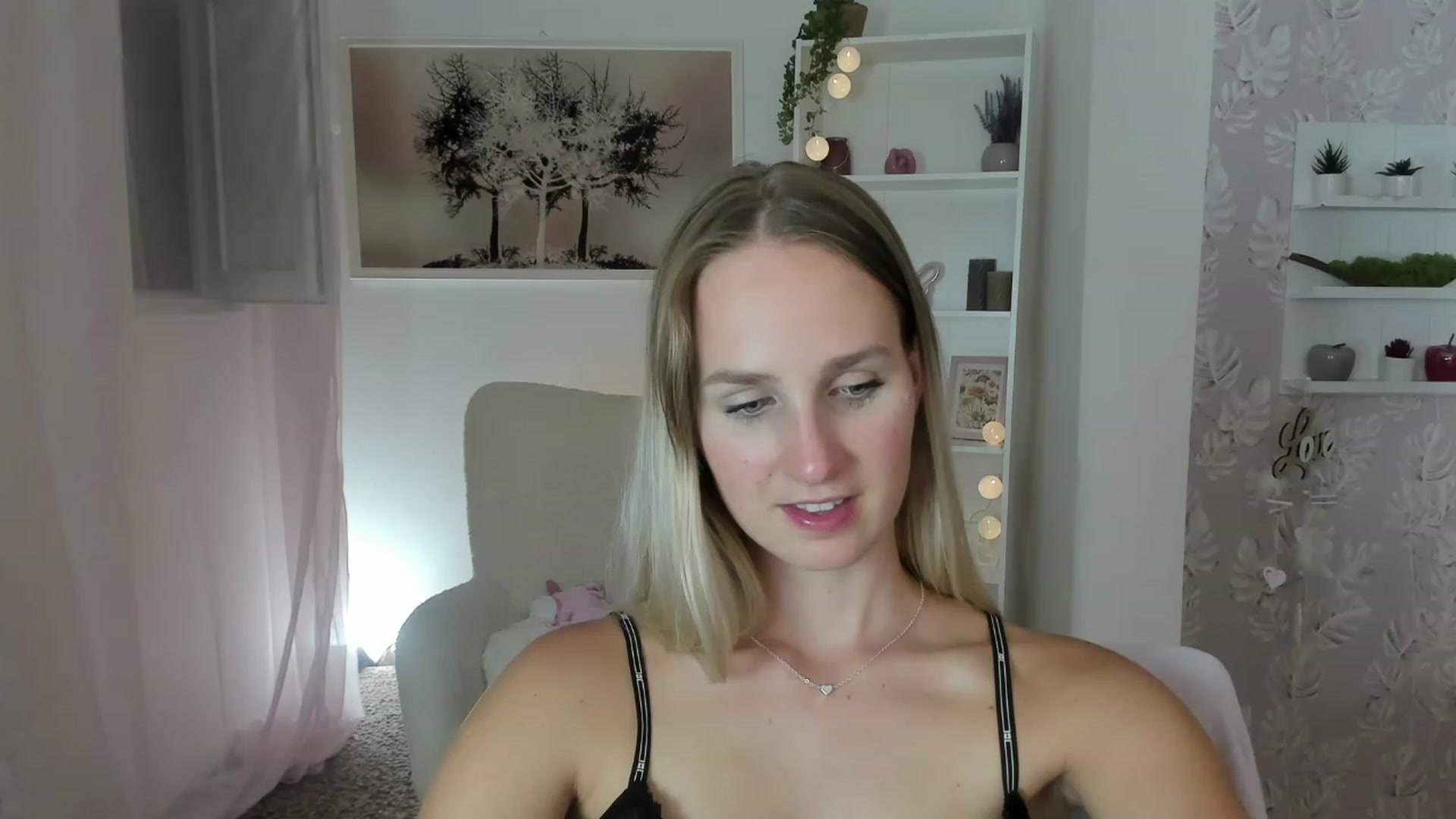 Gallery image thumbnail from Amy_Rea18's myfreecams stream on, 08/09/2023, 21:59 image 2 of 20