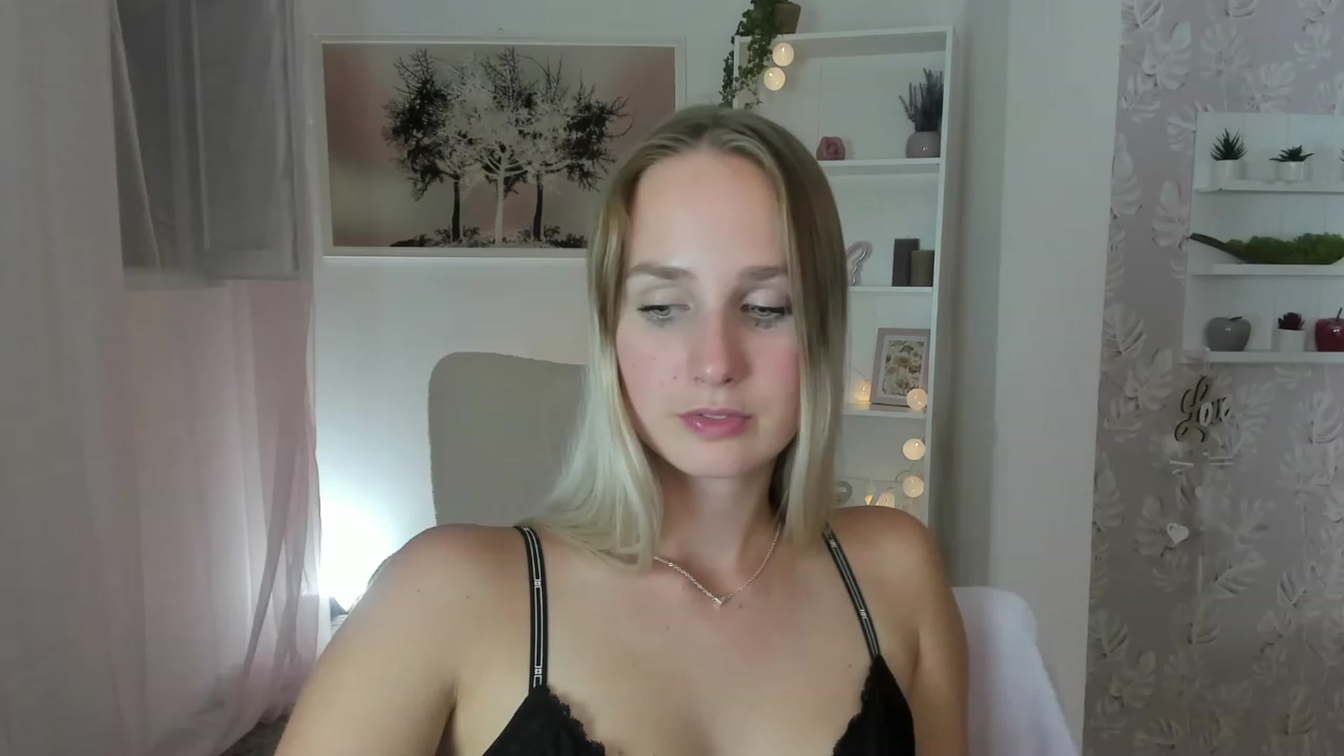 Gallery image thumbnail from Amy_Rea18's myfreecams stream on, 08/09/2023, 21:59 image 1 of 20