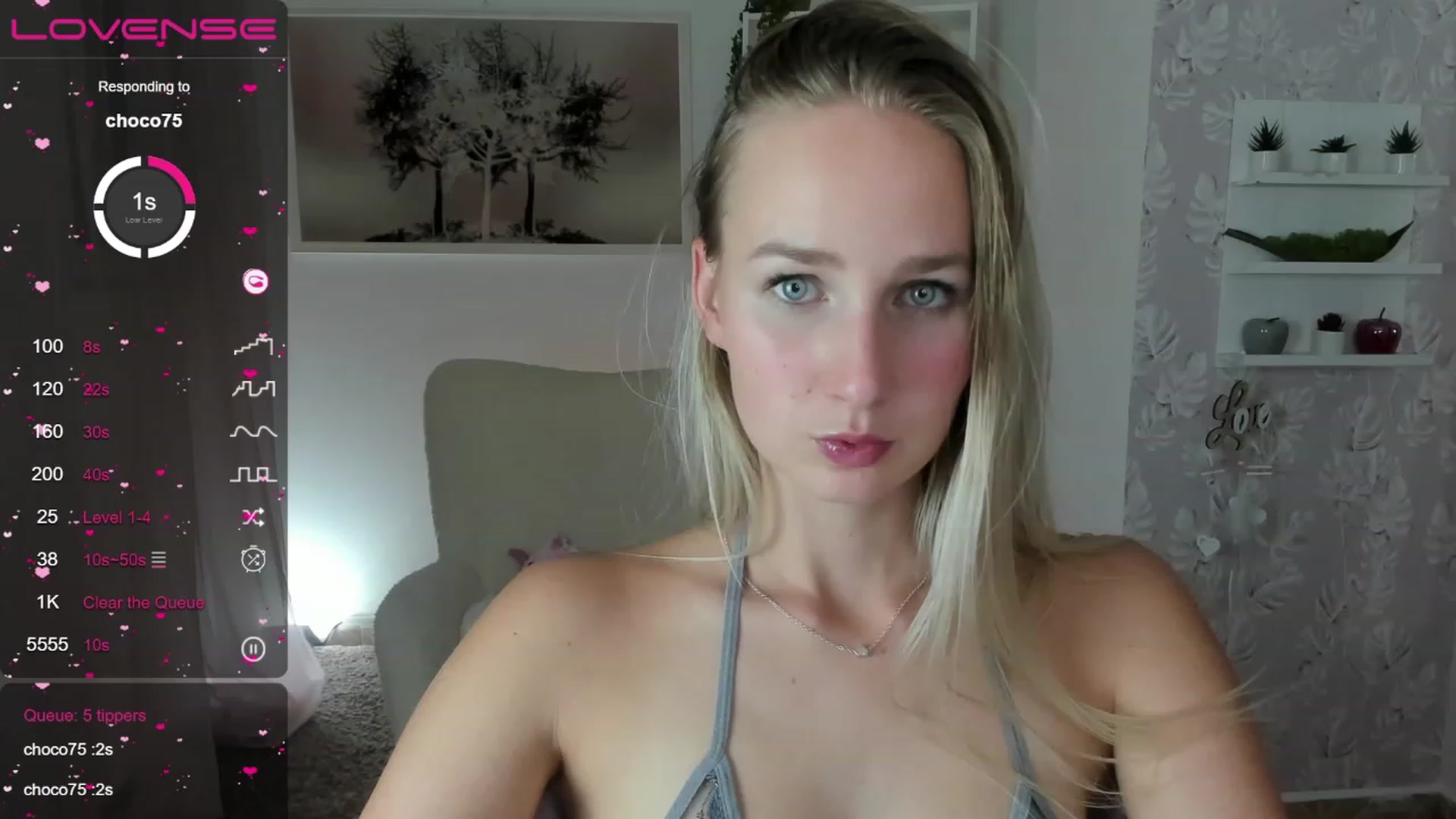 Gallery image thumbnail from Amy_Rea18's myfreecams stream on, 08/11/2023, 01:20 image 2 of 20