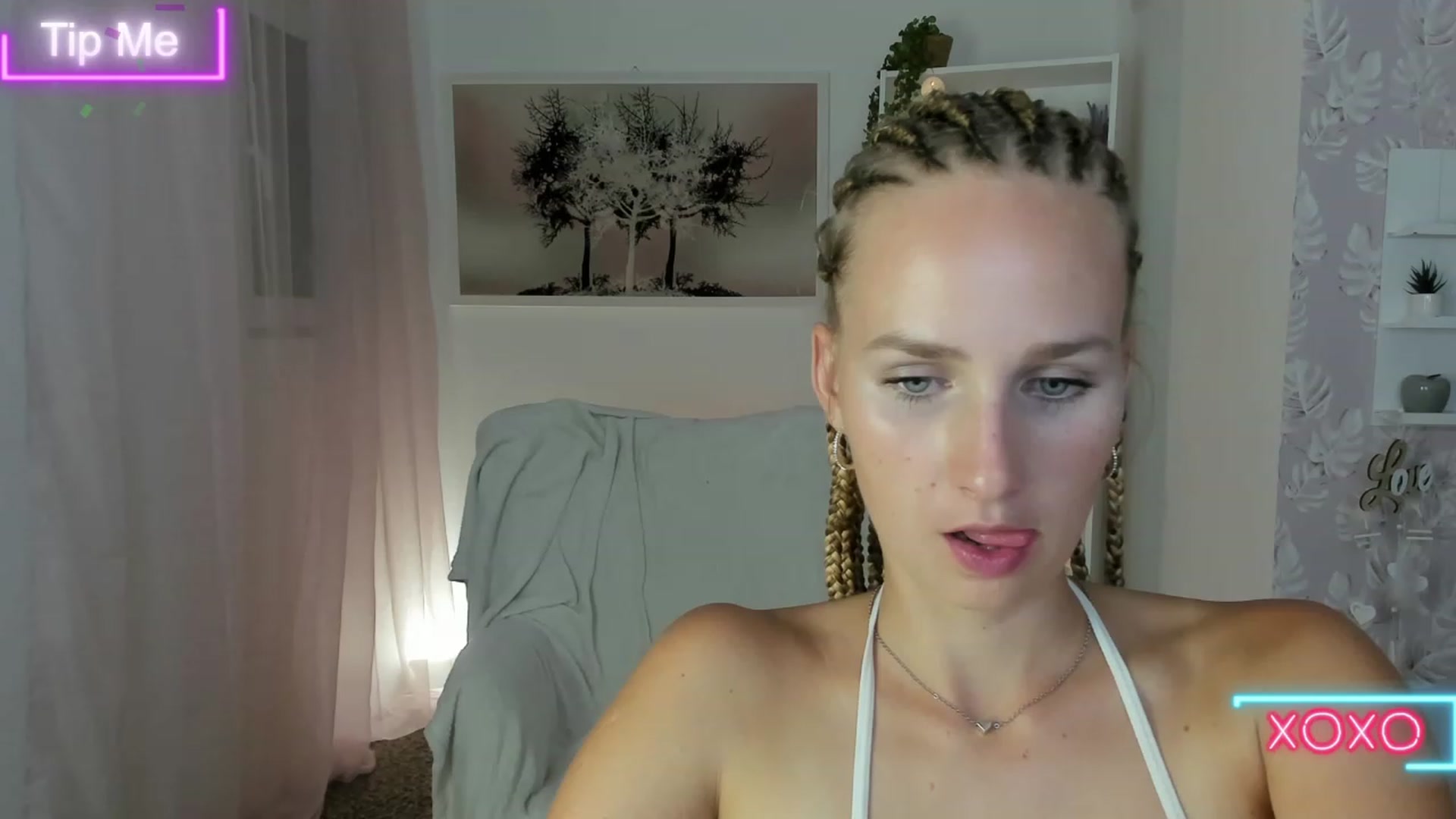 Gallery image thumbnail from Amy_Rea18's myfreecams stream on, 08/20/2023, 22:26 image 15 of 20