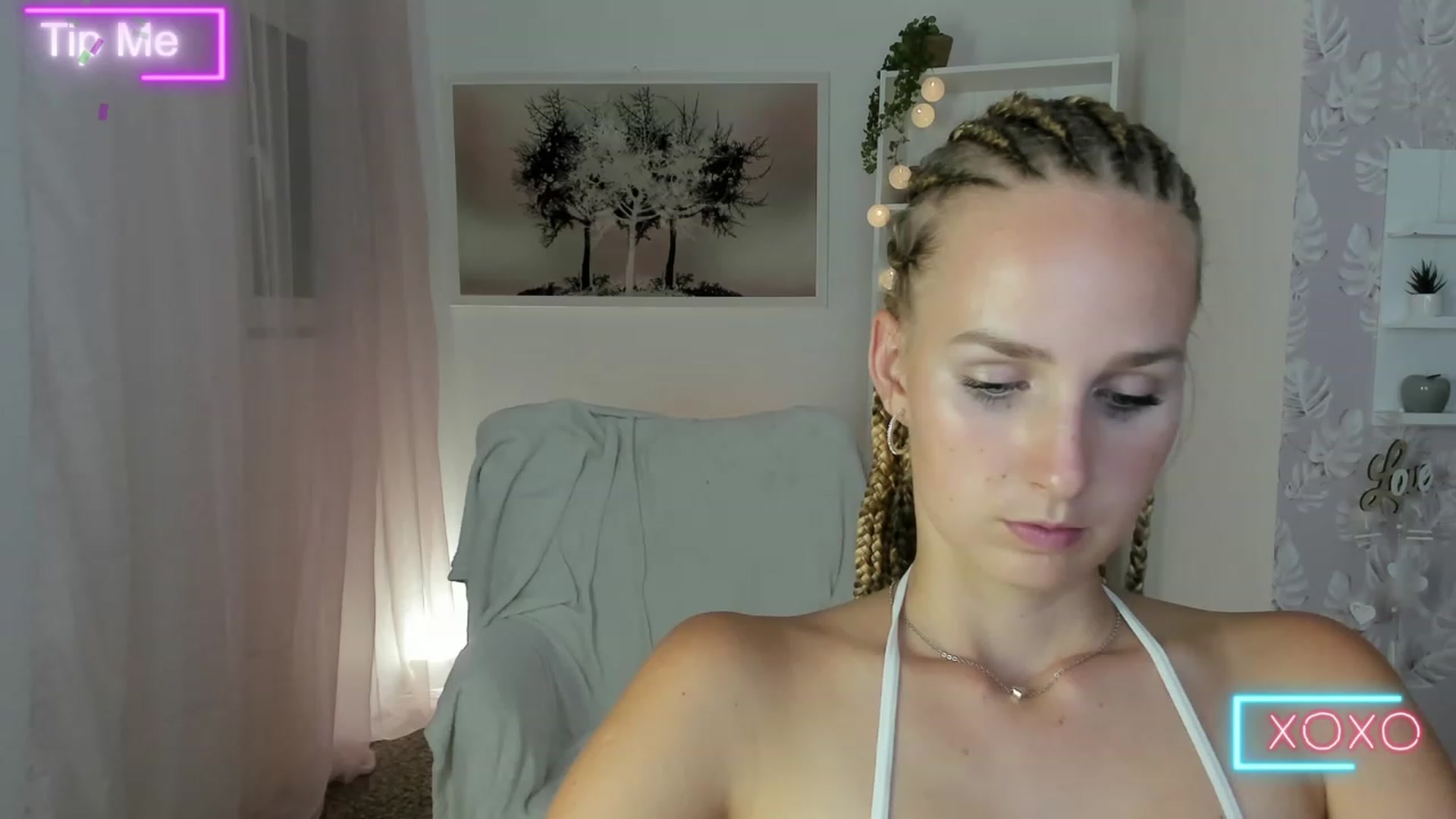 Gallery image thumbnail from Amy_Rea18's myfreecams stream on, 08/20/2023, 22:26 image 17 of 20
